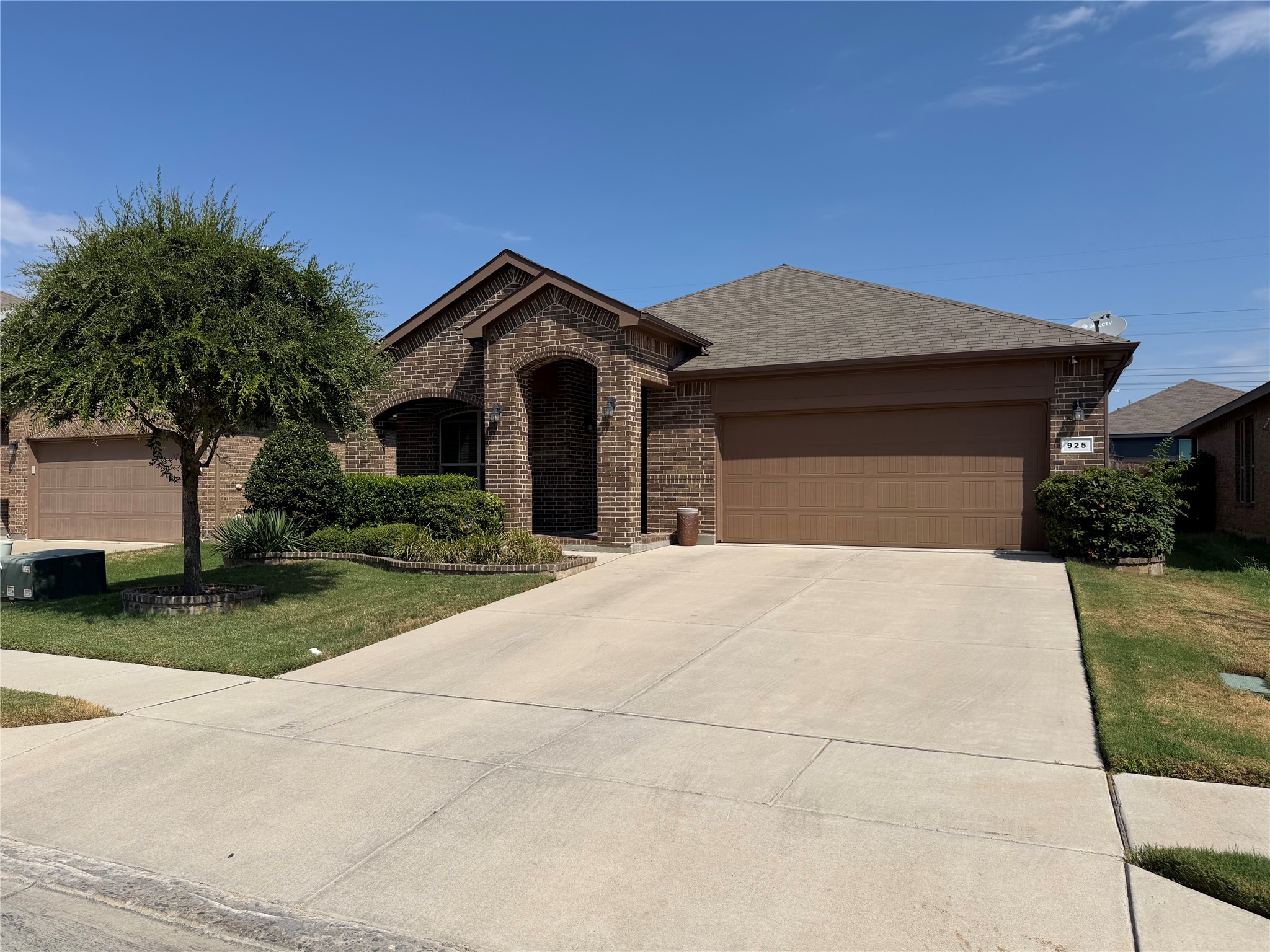 925 Meadow Scape Drive — photo