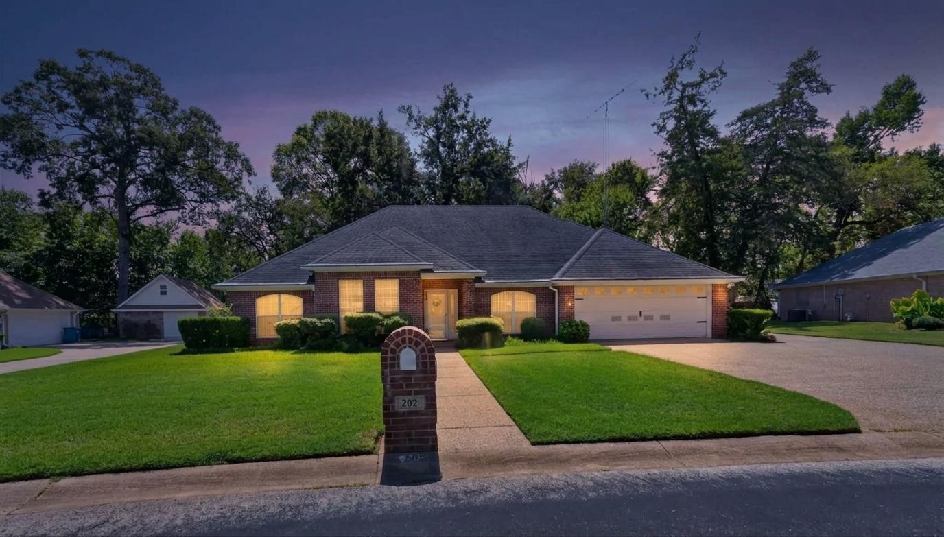 202 Northcreek Drive — photo