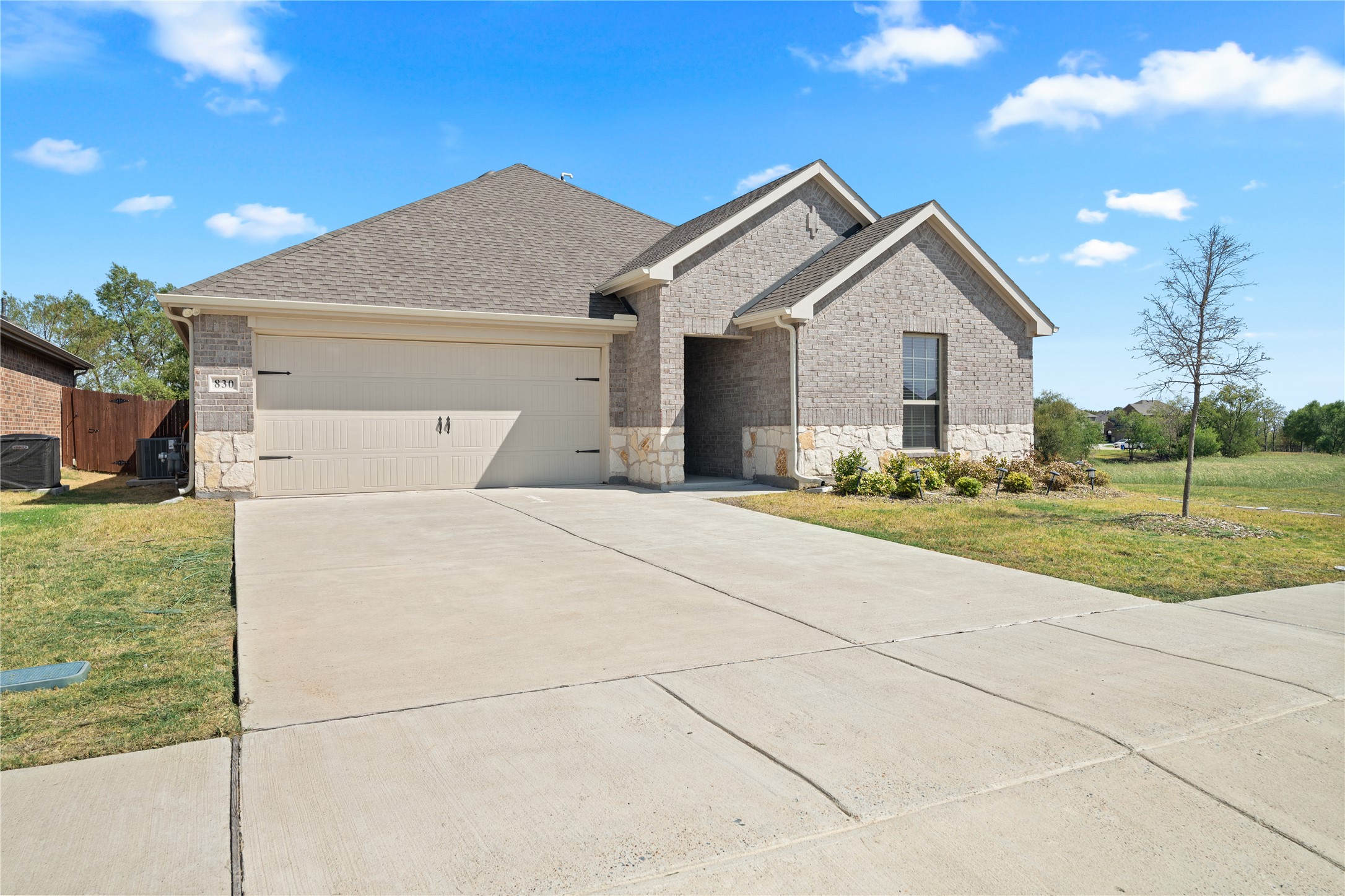 830 Creekview Lane — photo