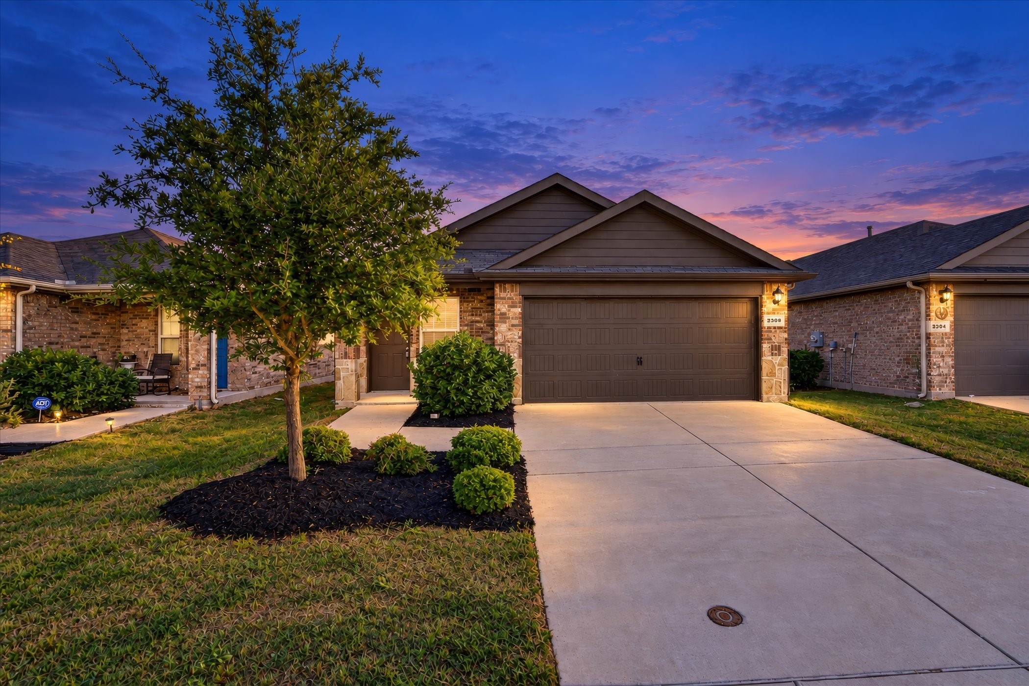 2306 Moonglade Lane — photo