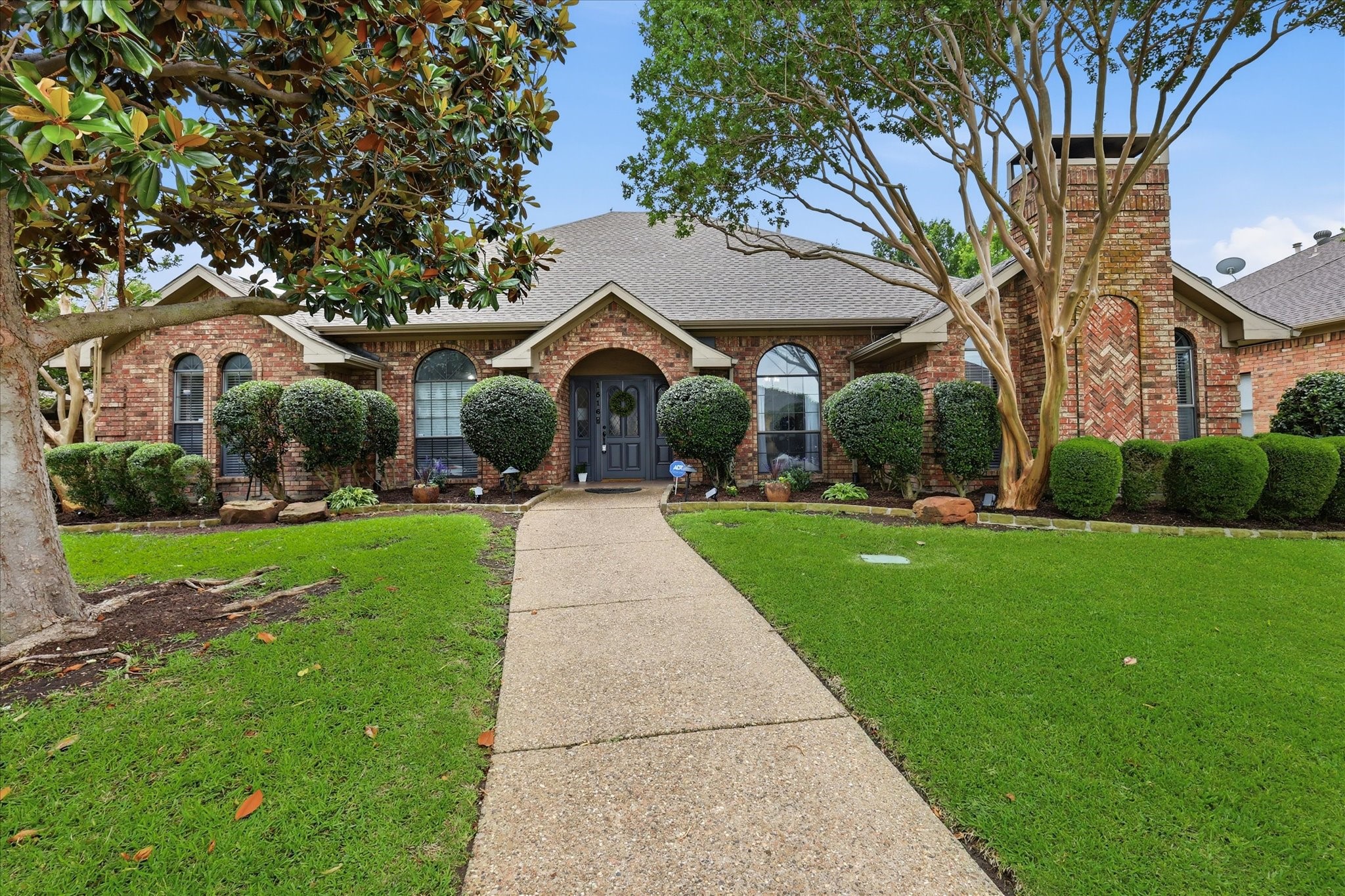 1516 Glastonbury Drive — photo
