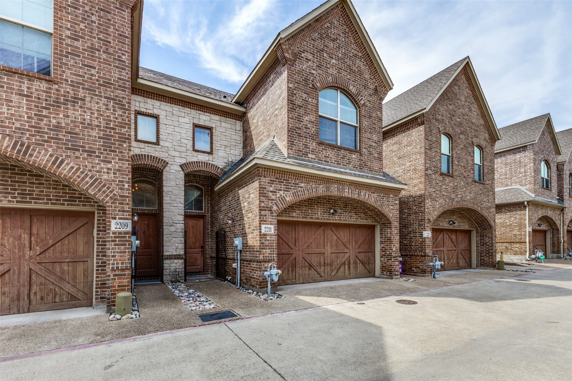 2211 Eriksson Lane — photo