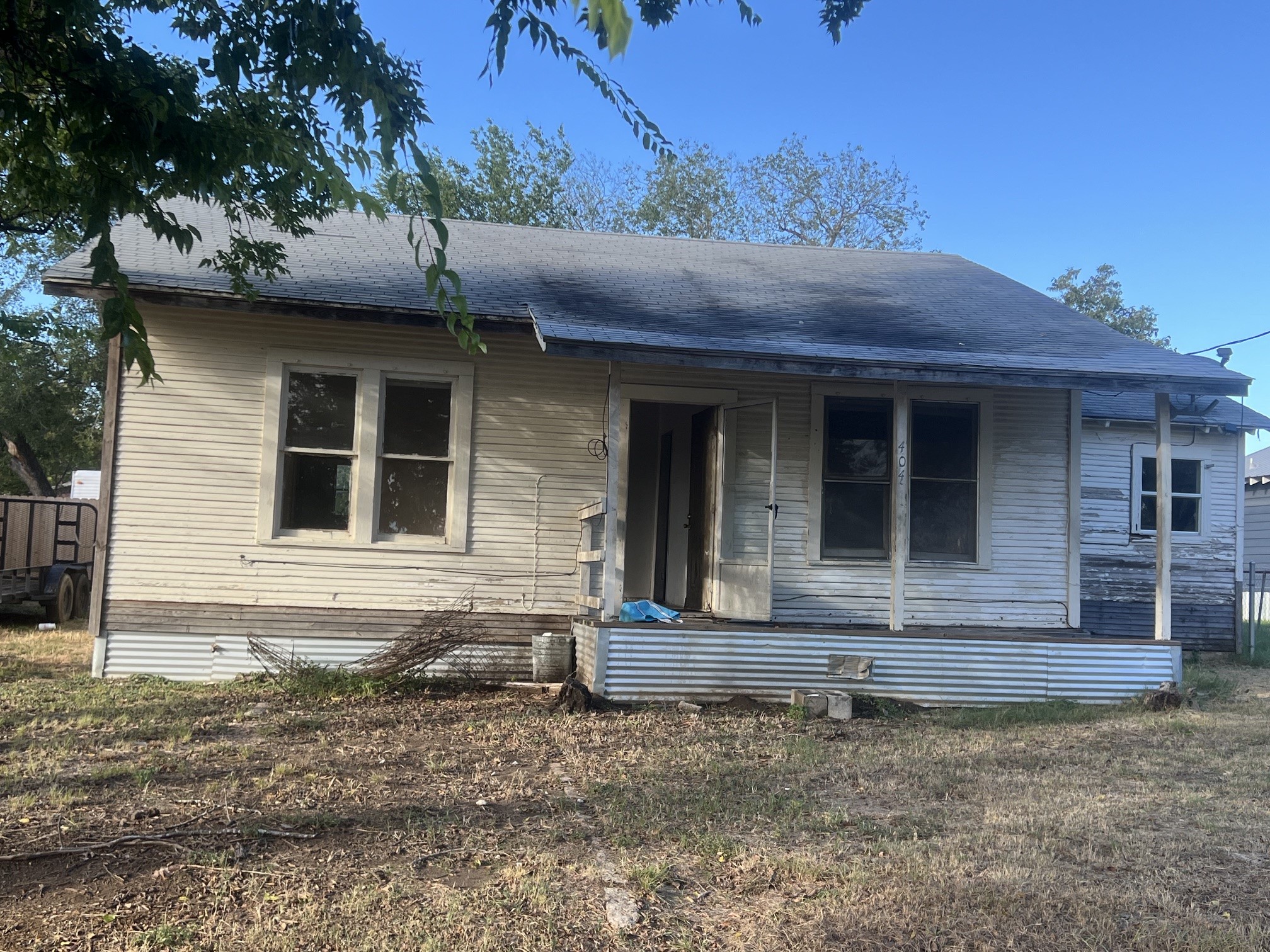 404 E Main — photo