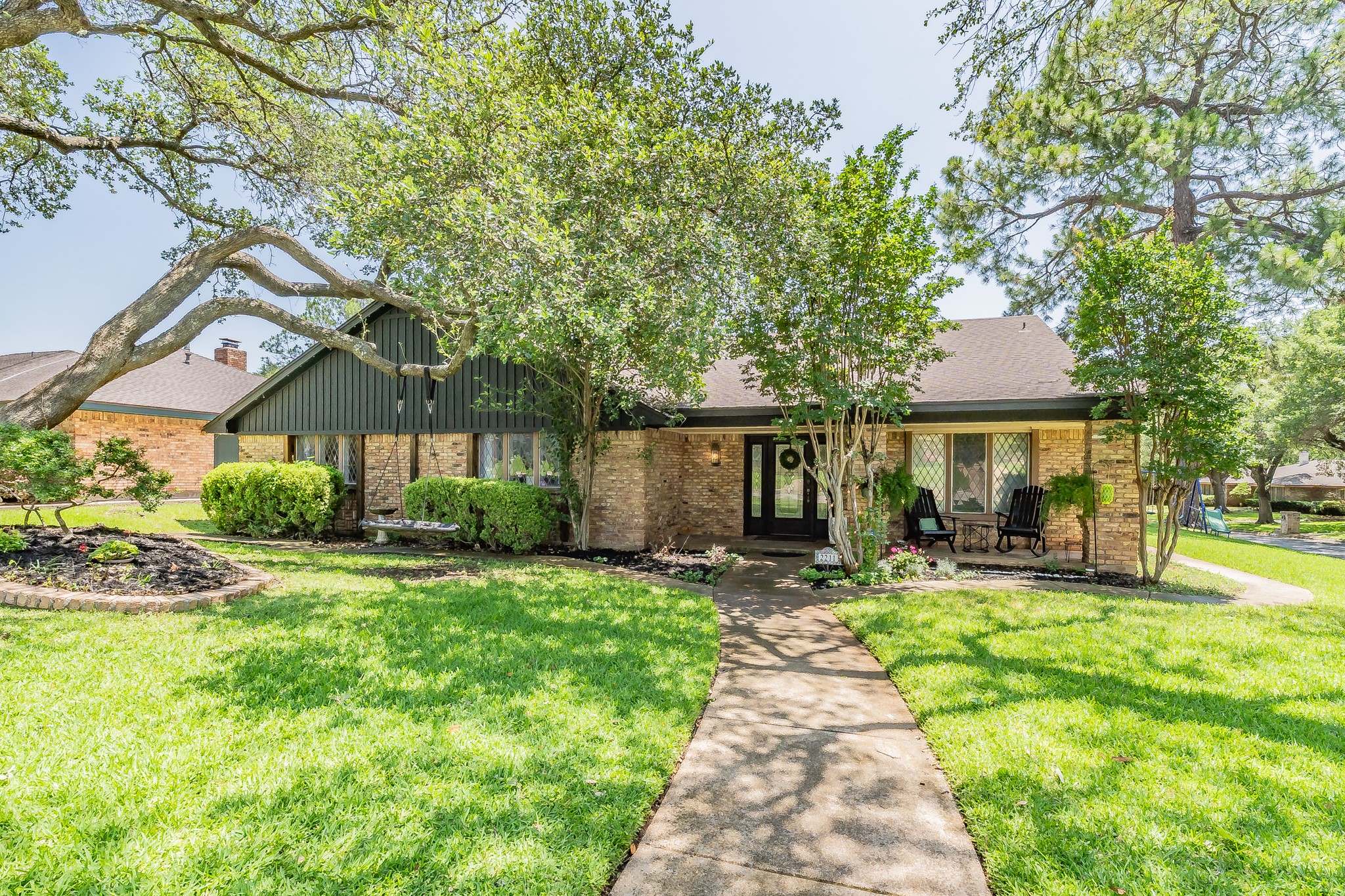 2211 Midhurst Drive — photo