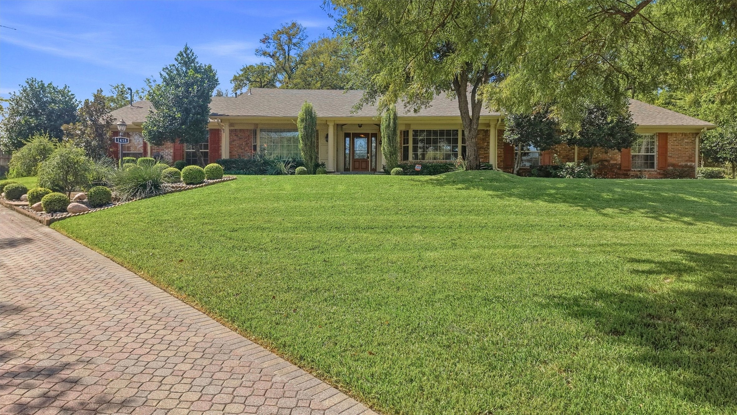 1418 Lotus Circle — photo