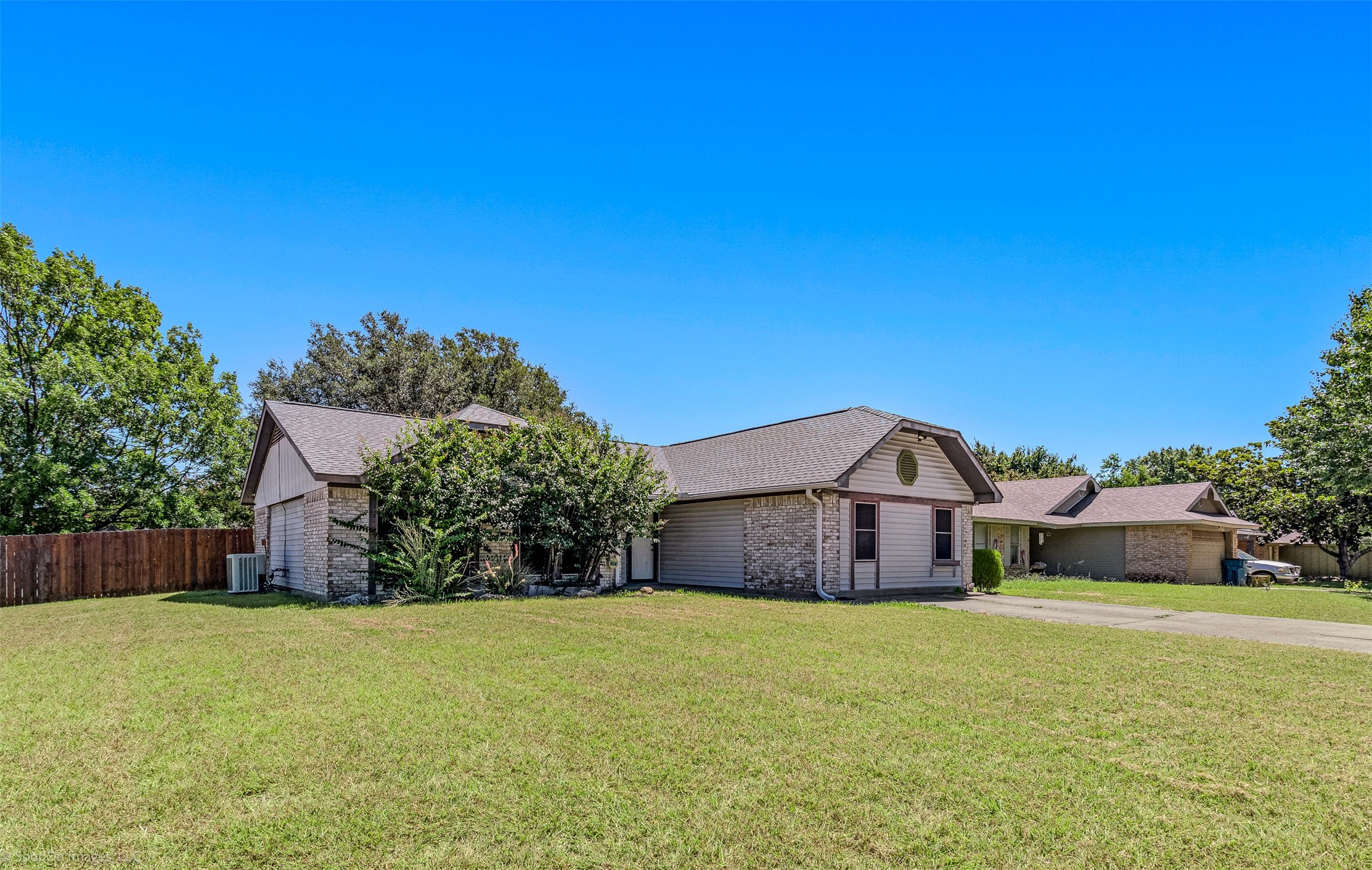 214 Mapleridge Drive — photo