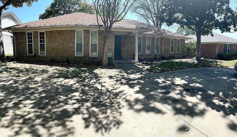 9406 Hunters Creek Drive — photo