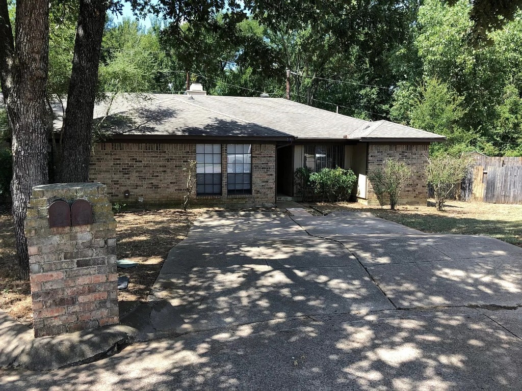 211 Alston Court — photo
