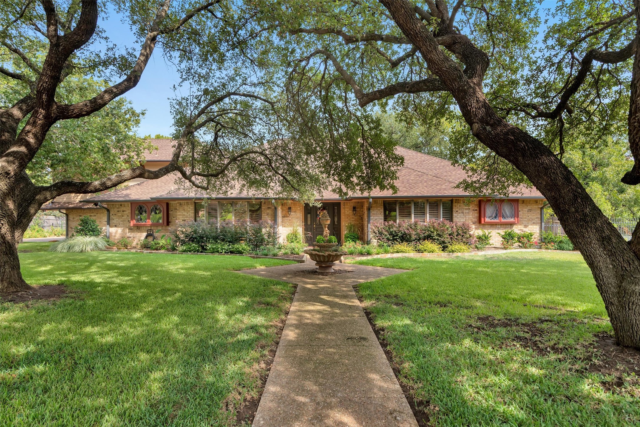 7605 Willowood Court — photo