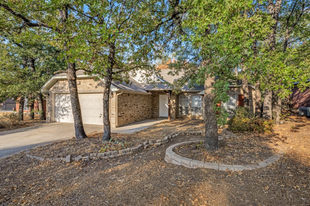 2104 Leslie Street — photo