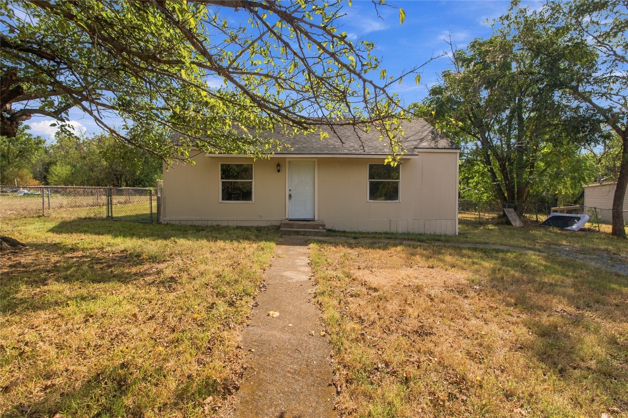 1504 S Travis Avenue — photo