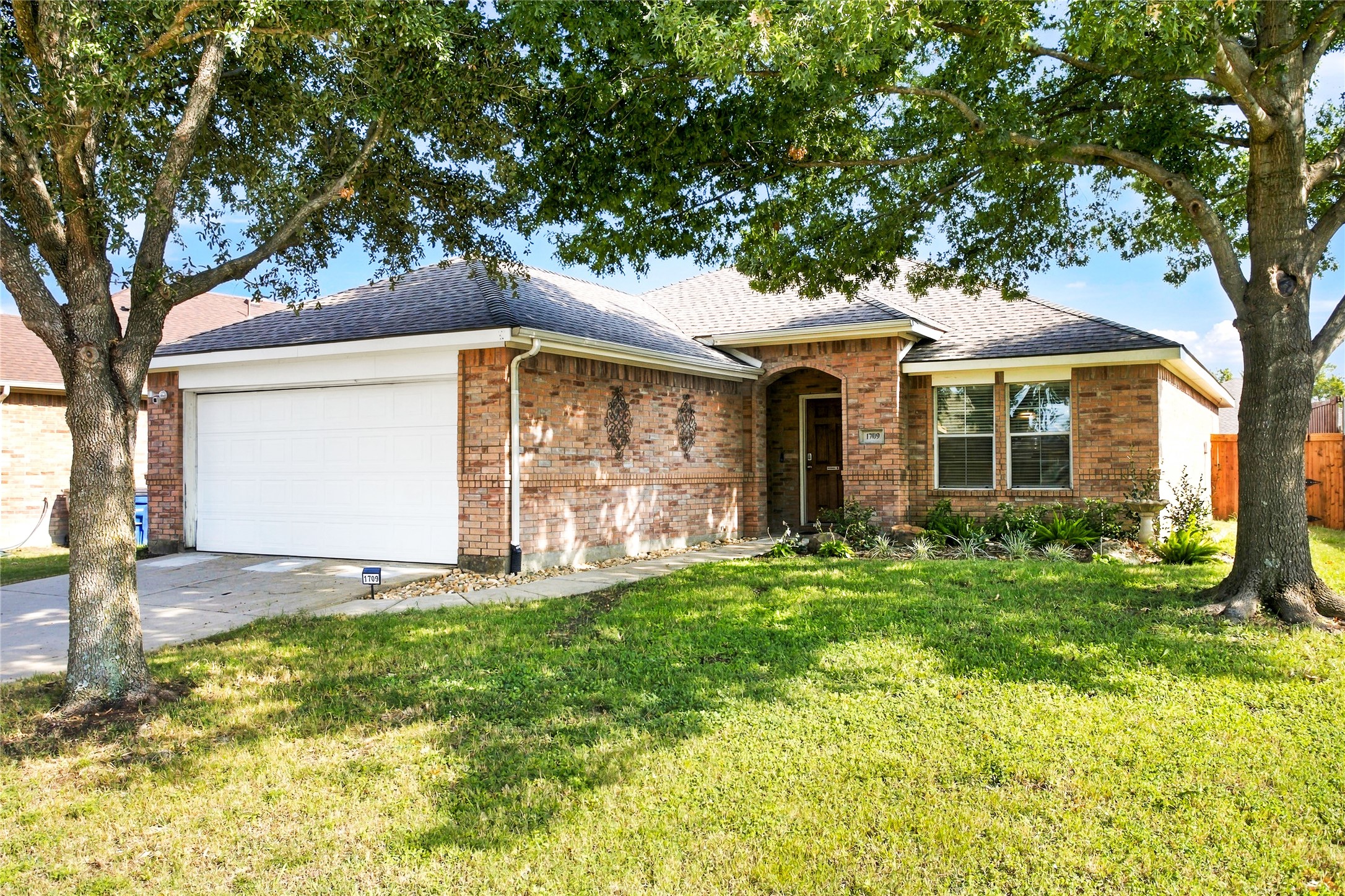 1709 White Mountain Way — photo