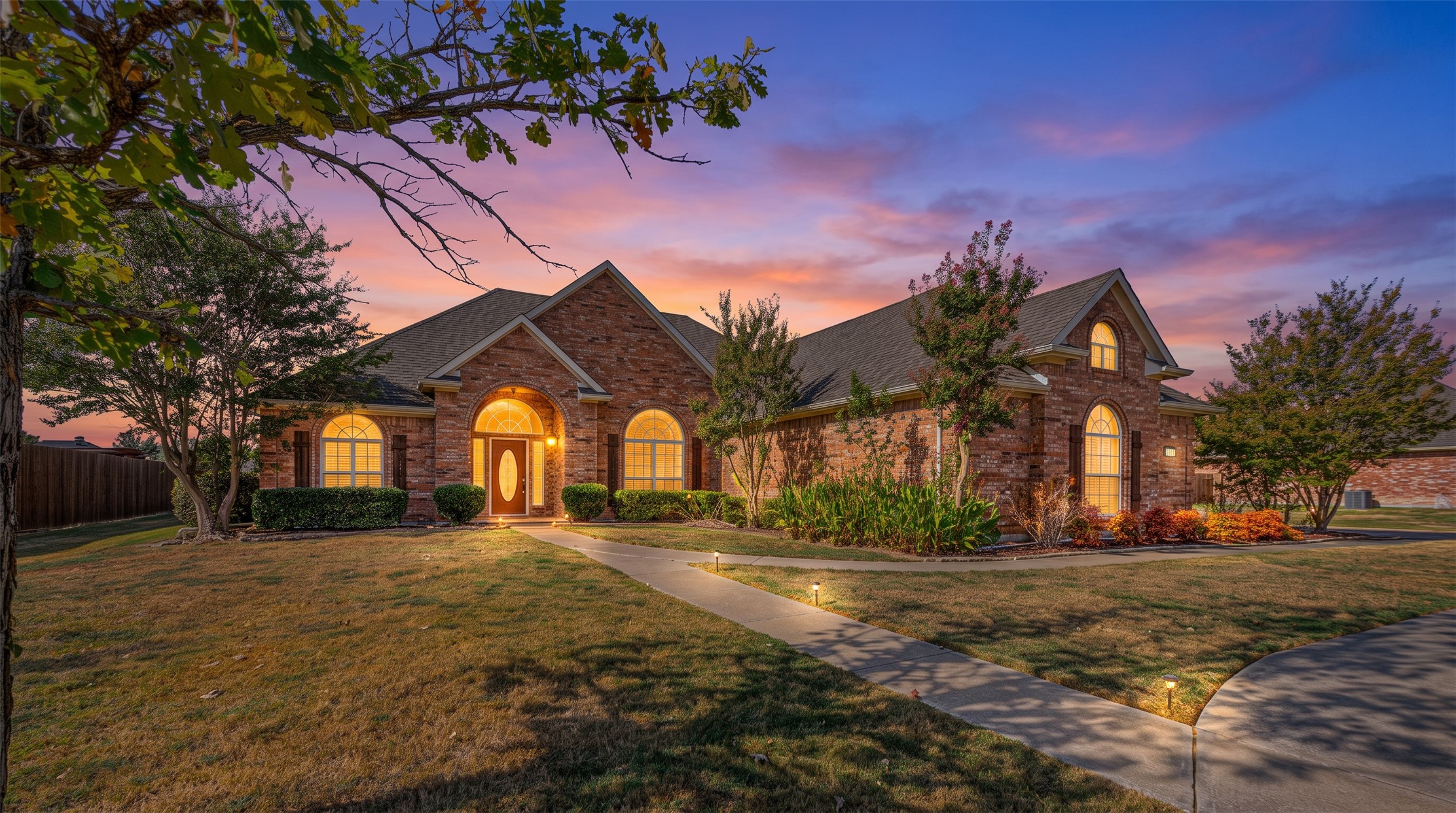 1198 E Oaklawn Drive — photo