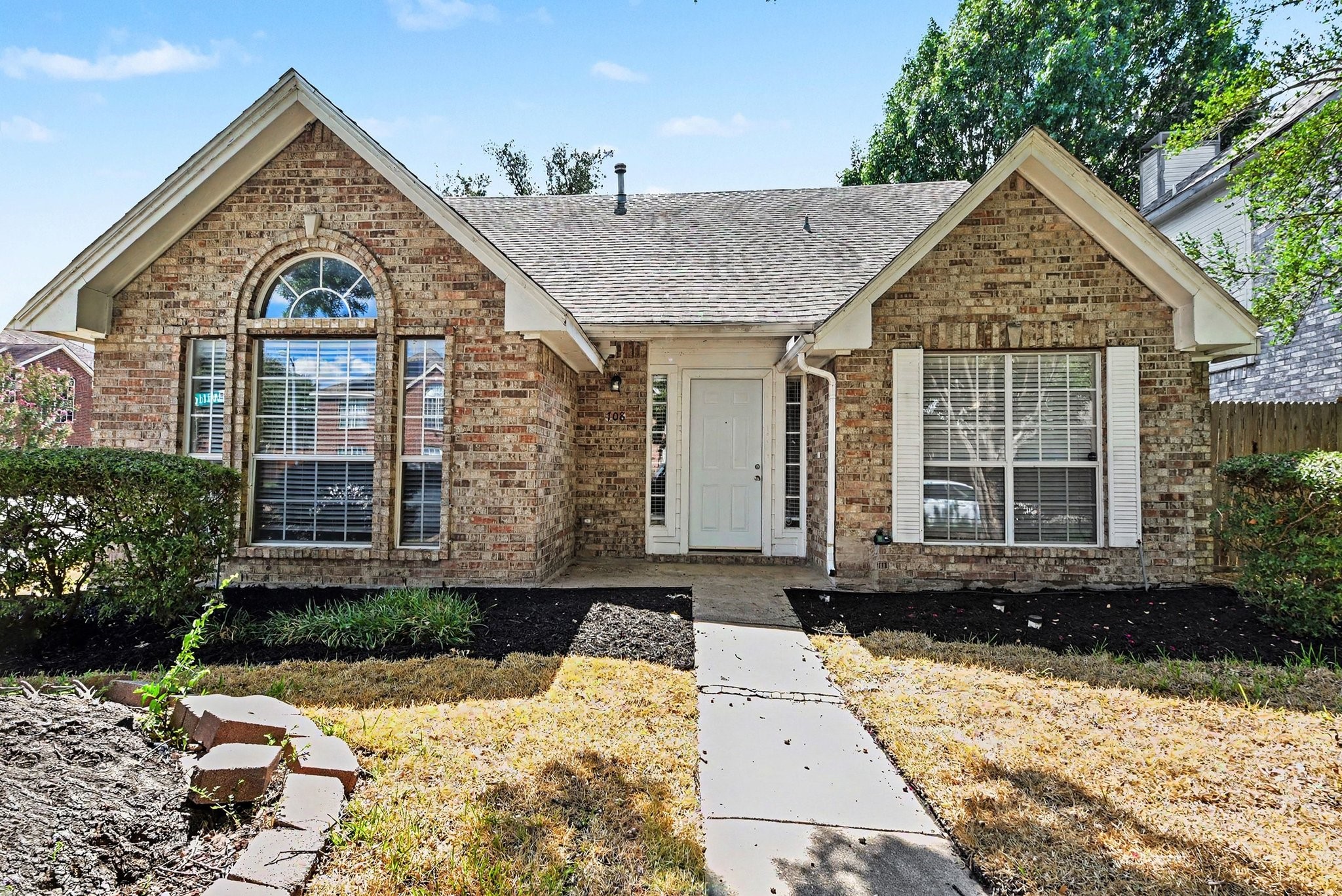 708 Willow Oak Drive — photo