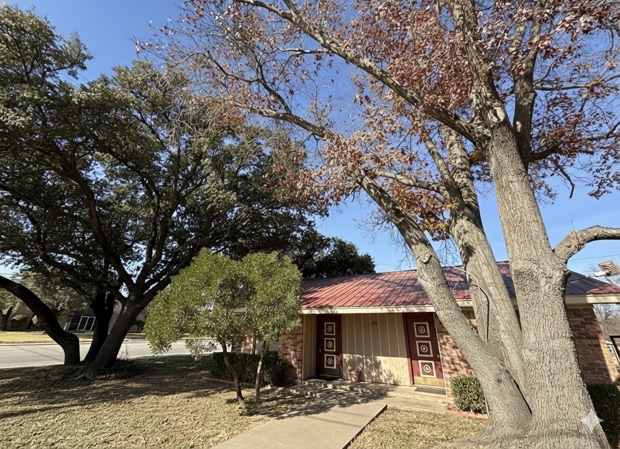 100 E Truett Street — photo