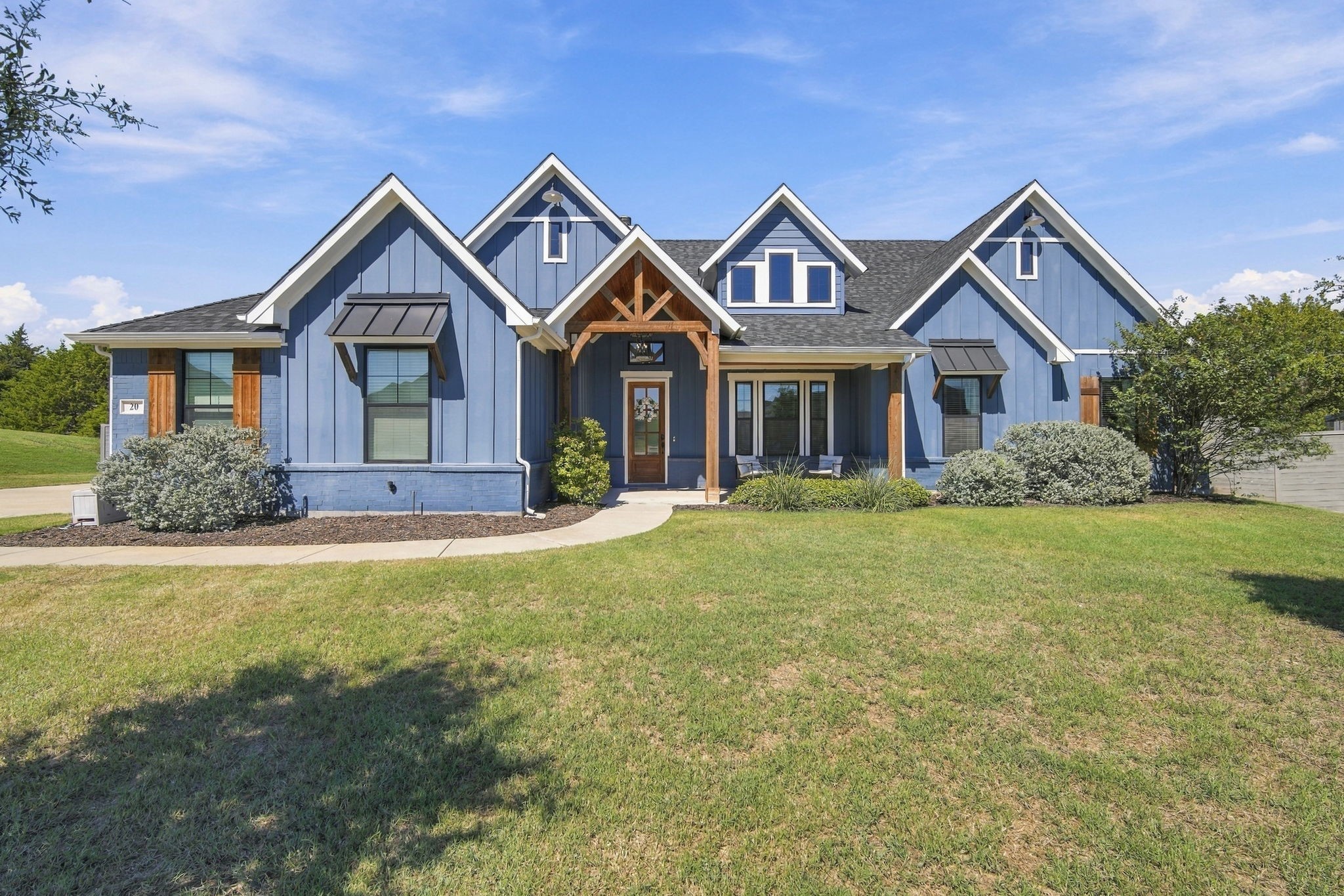 20 Woodbury Court — photo