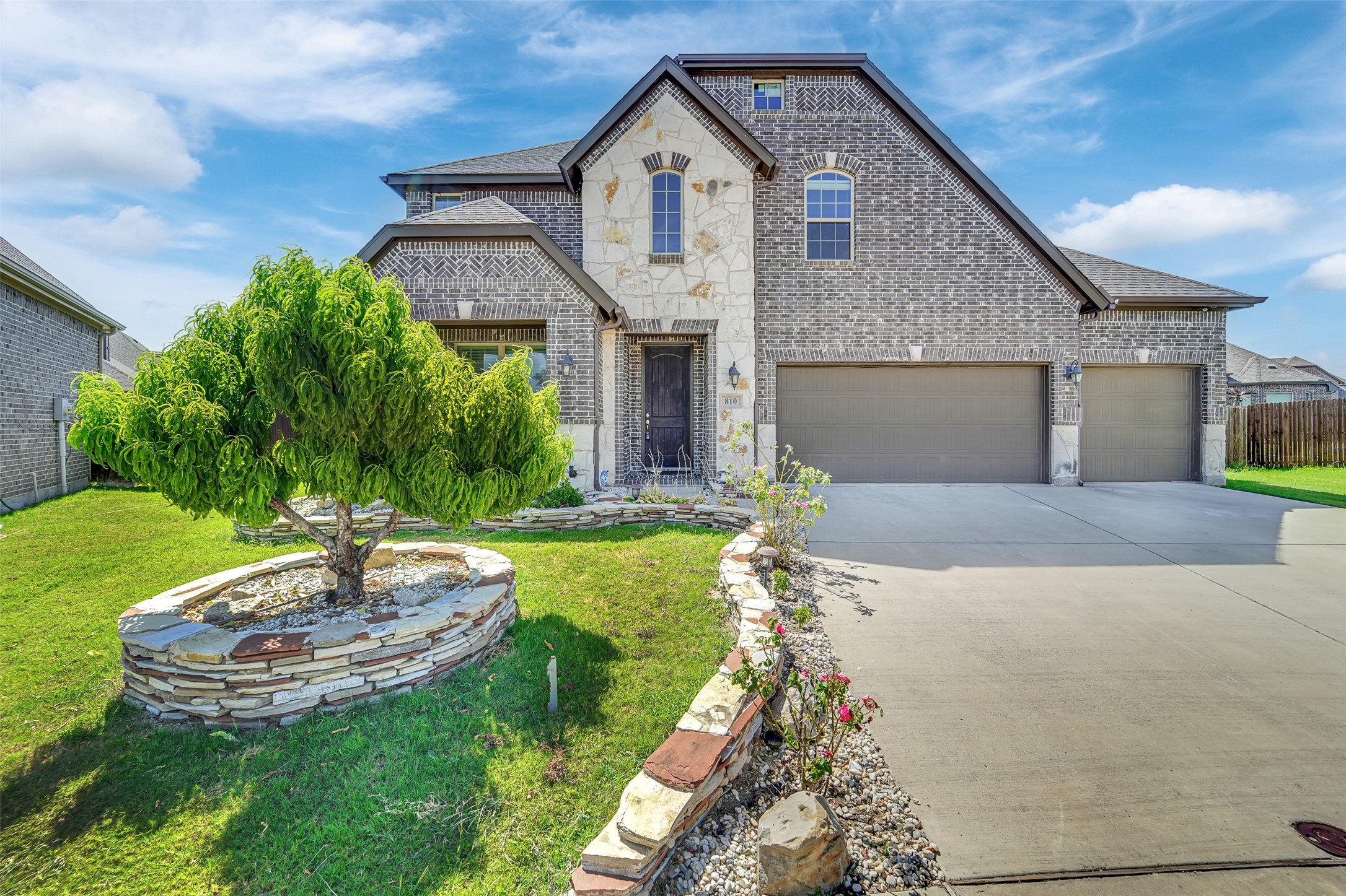 810 Acadia Court — photo