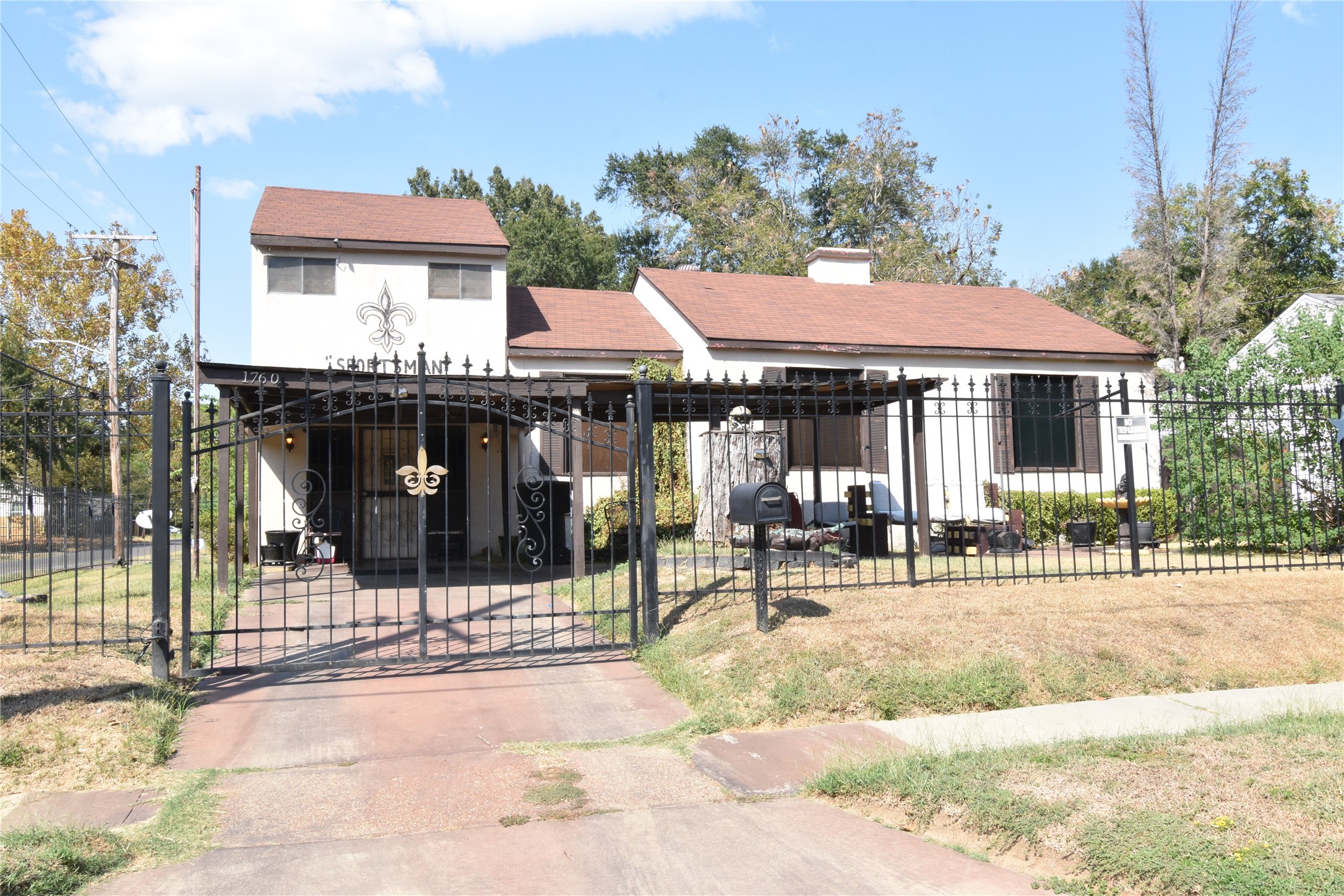 1760 Alma Street — photo