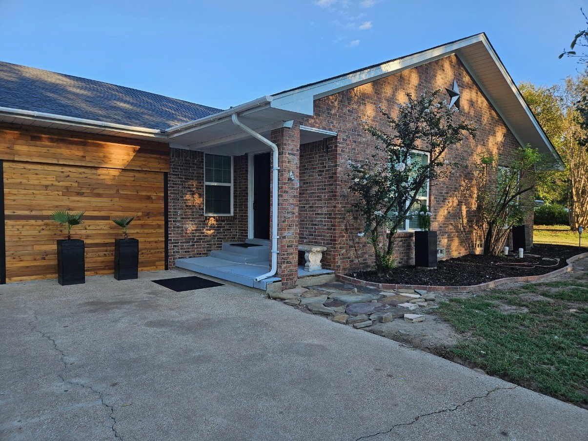 211 Francis Drive — photo