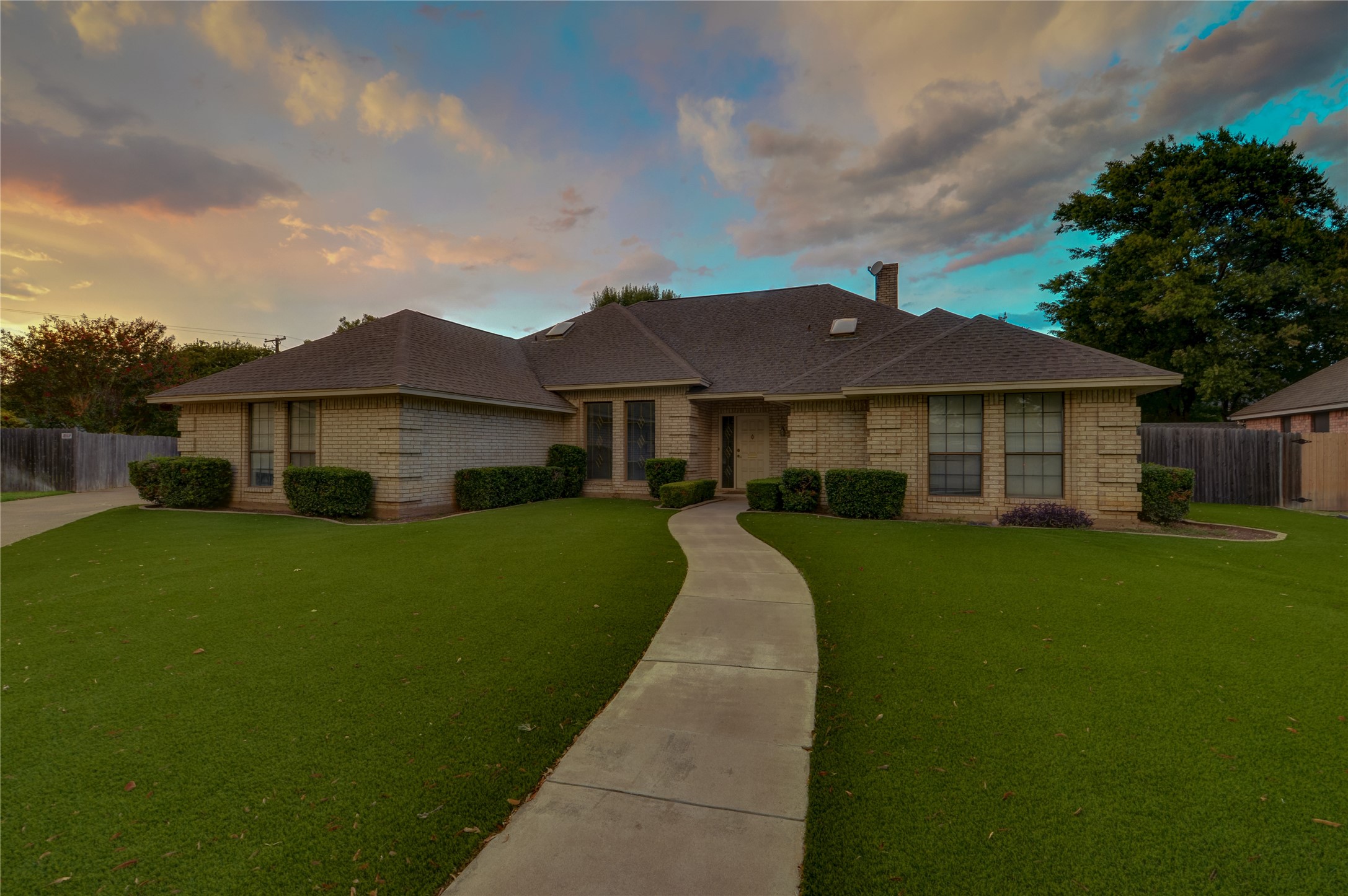 8240 Saddlebrook Drive — photo
