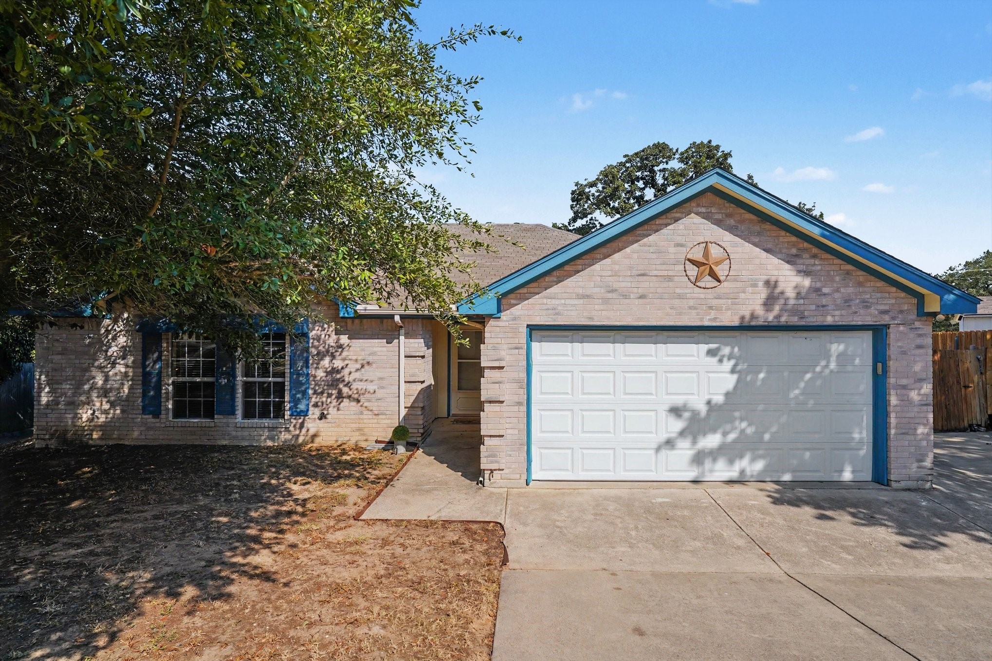 637 Oak View Court — photo