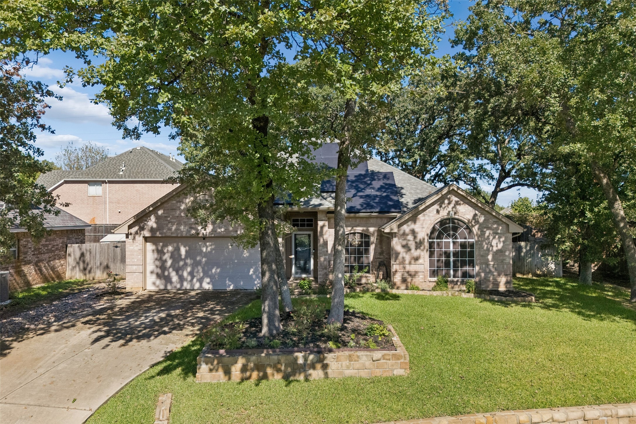 905 Forest Hollow Drive — photo