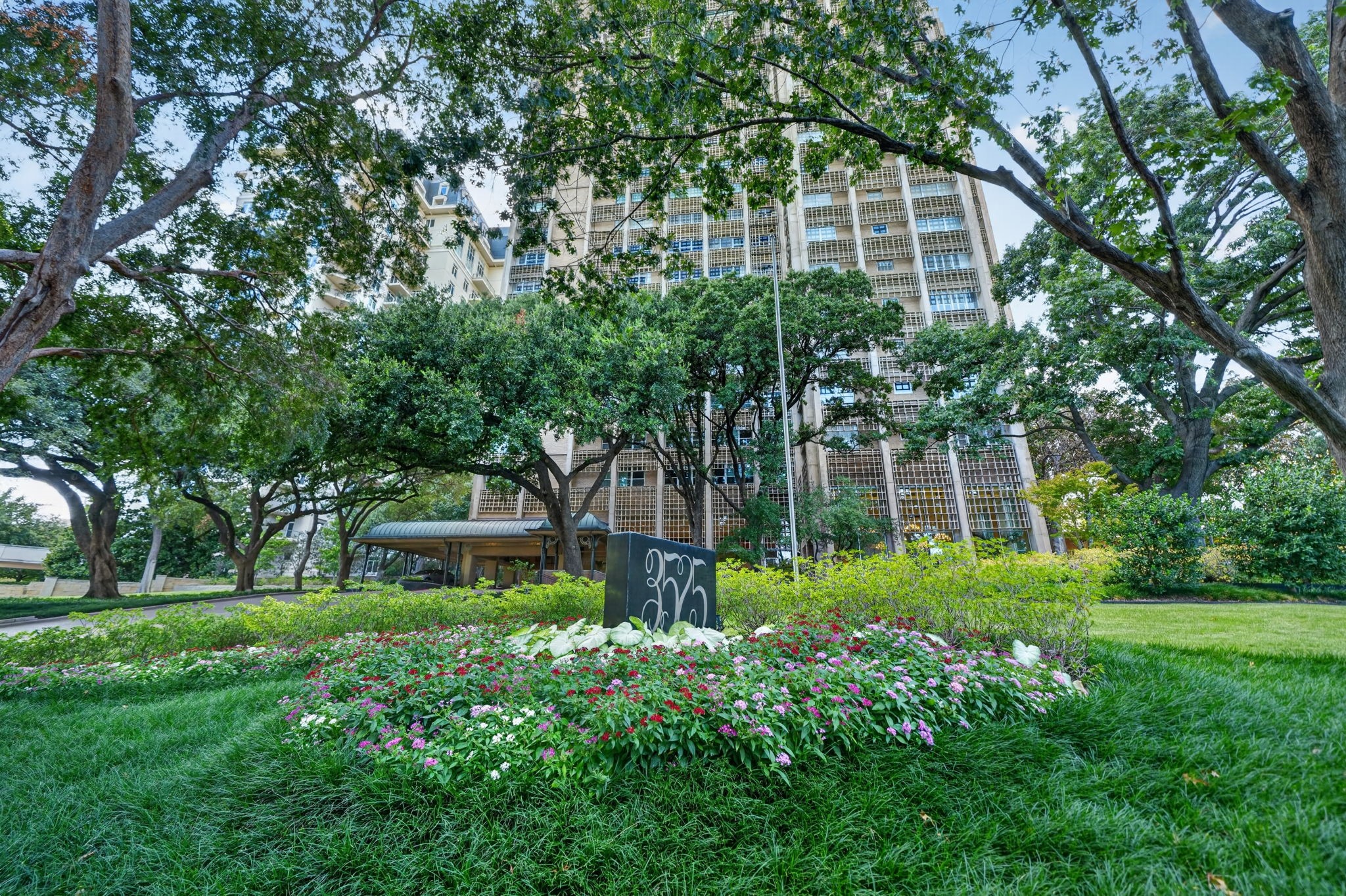 3525 Turtle Creek Boulevard 17B — photo