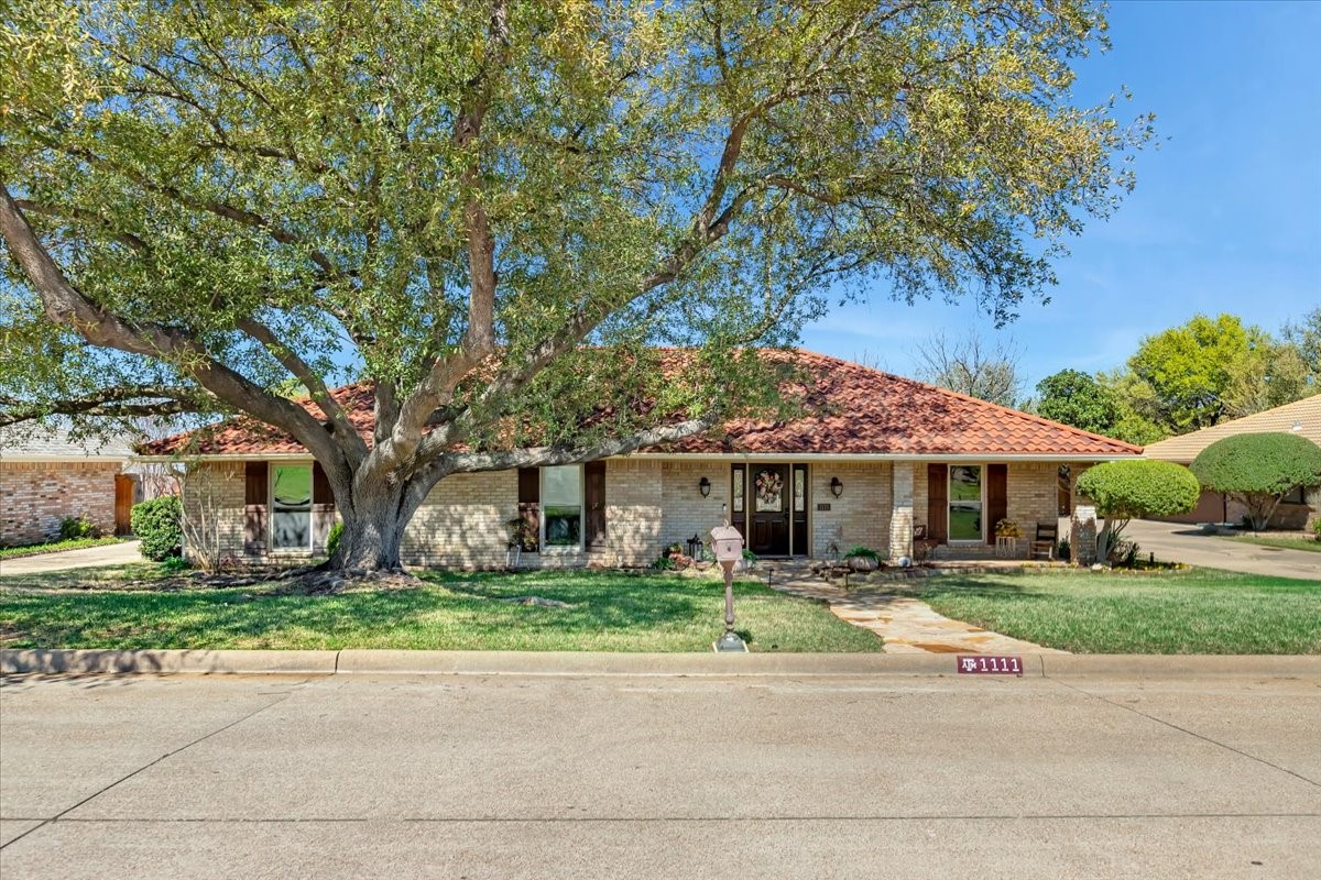 1111 Berkshire Court — photo