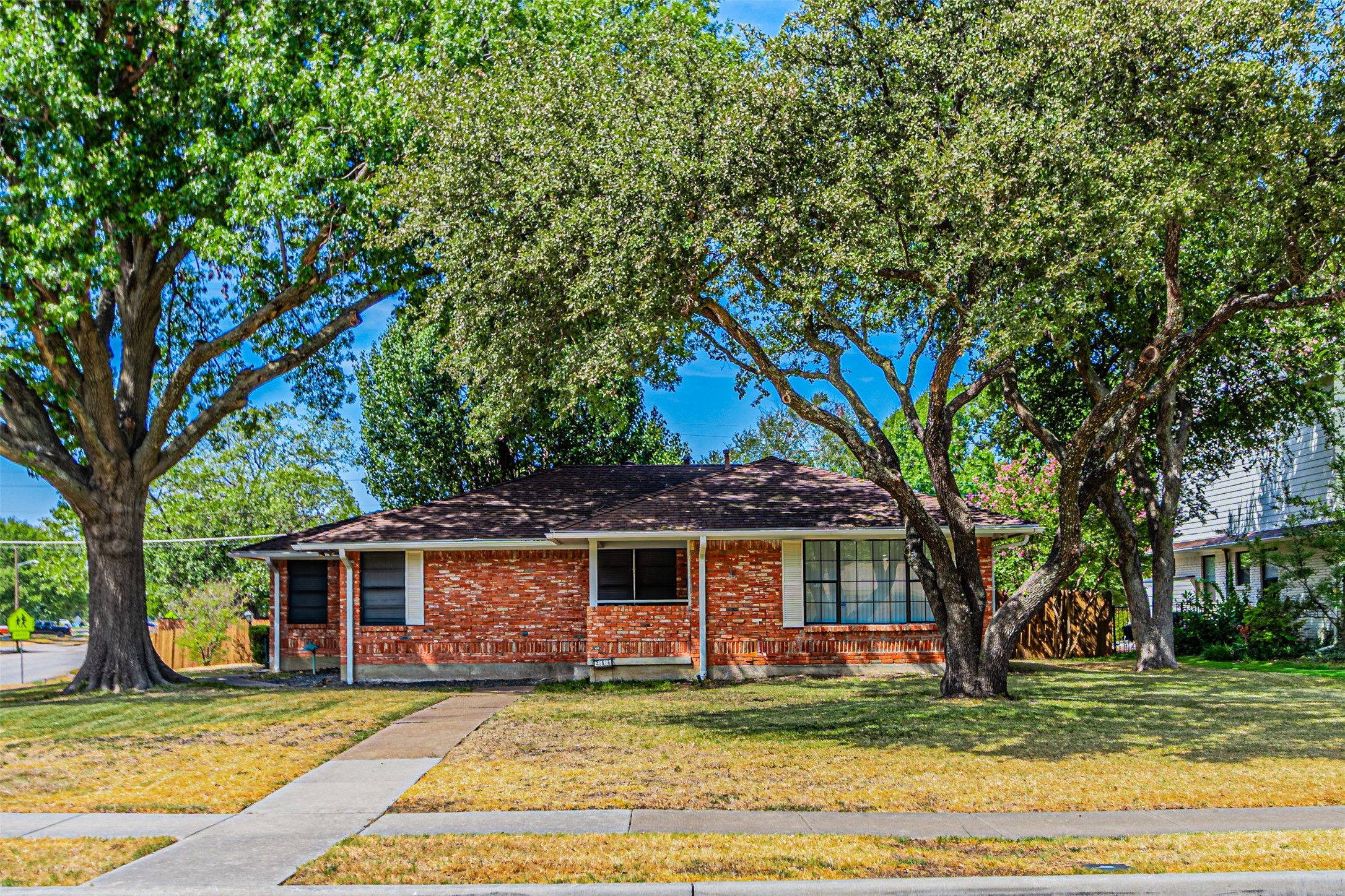 216 S Lois Lane — photo