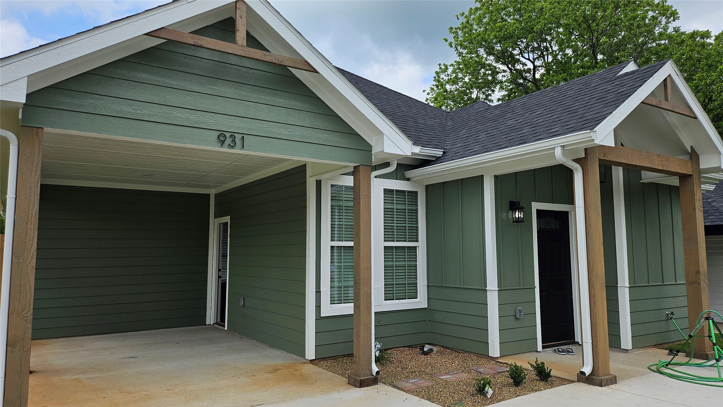 931 W Elm Street — photo