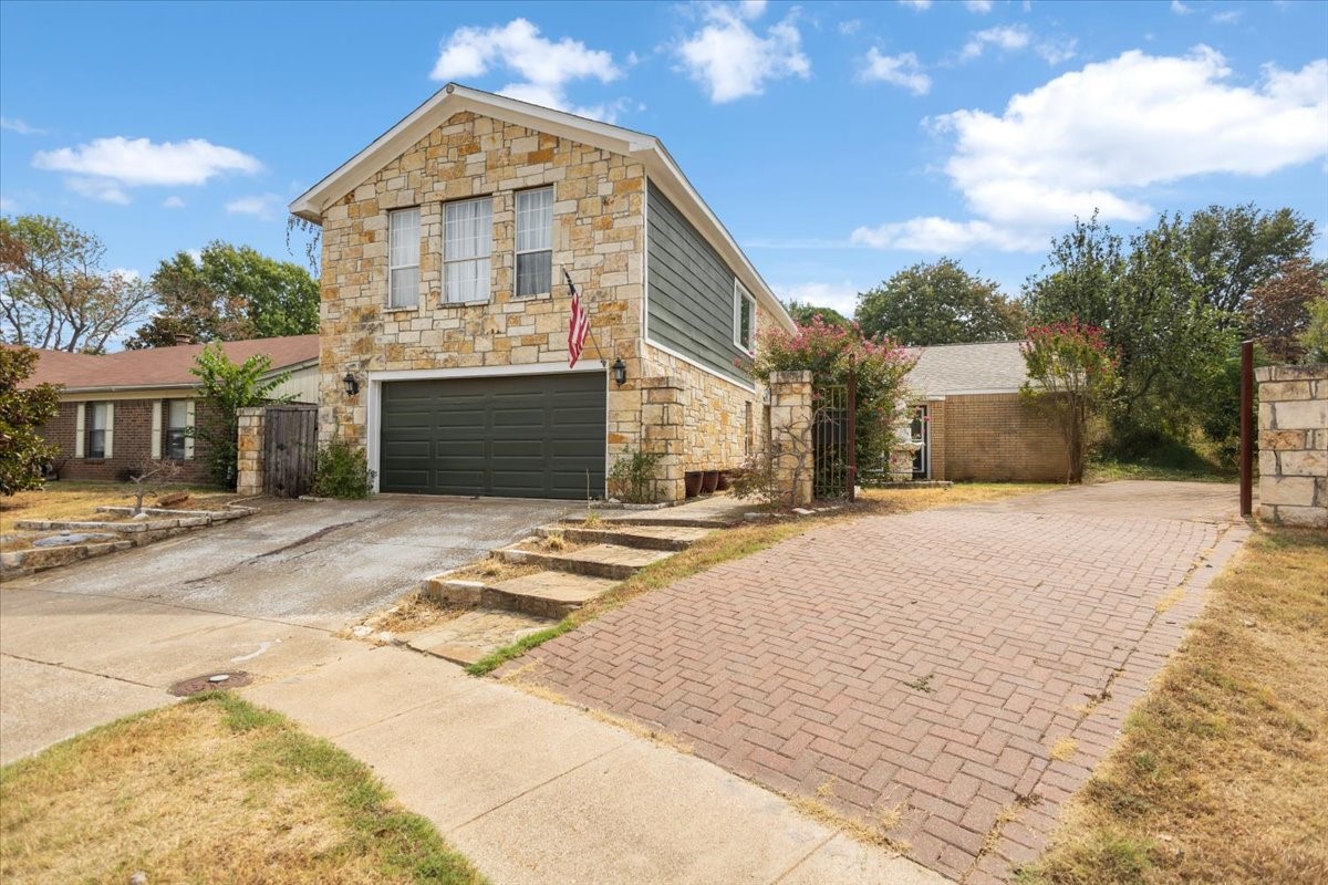 1911 Wisteria Court — photo