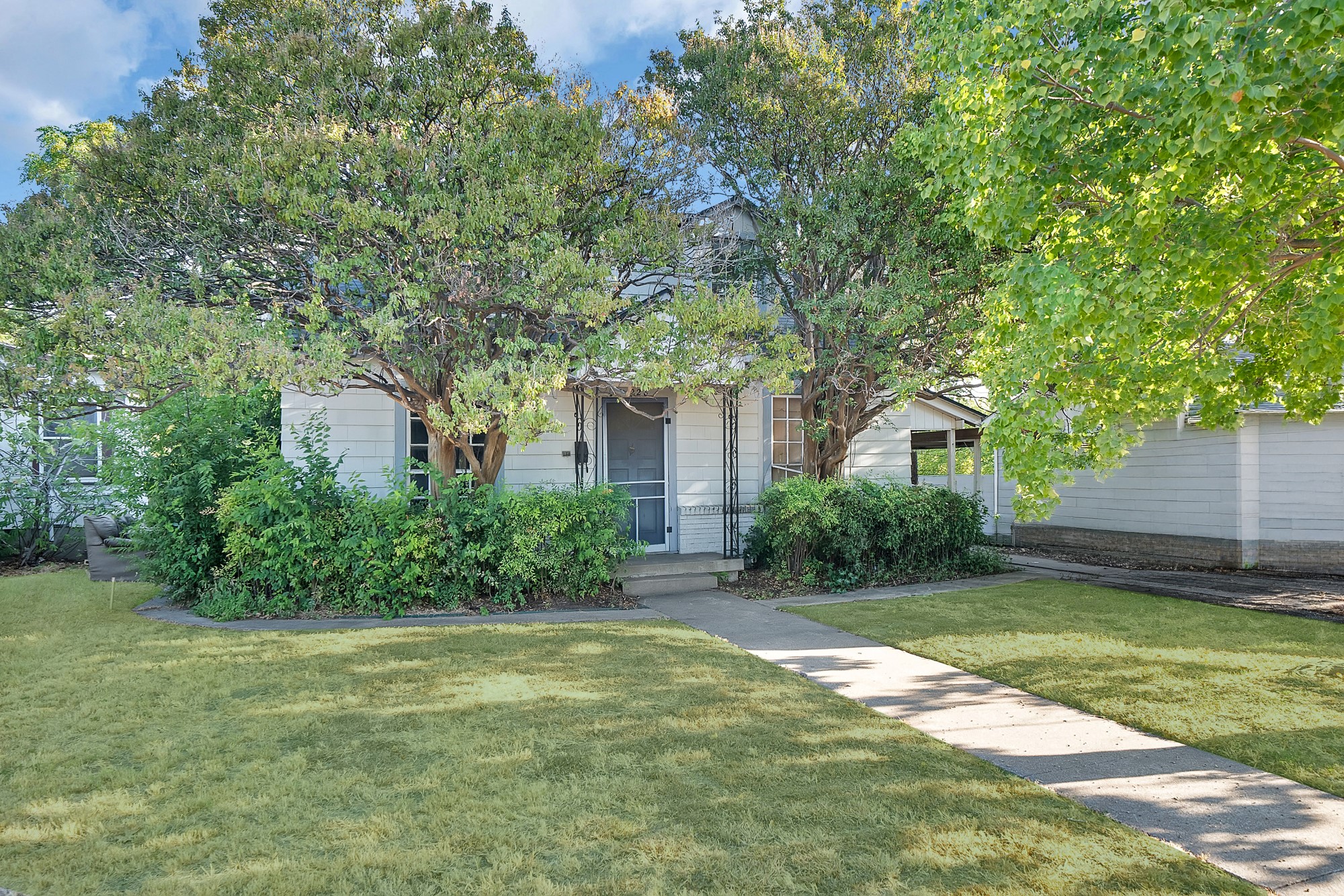 1228 W Gambrell Street — photo