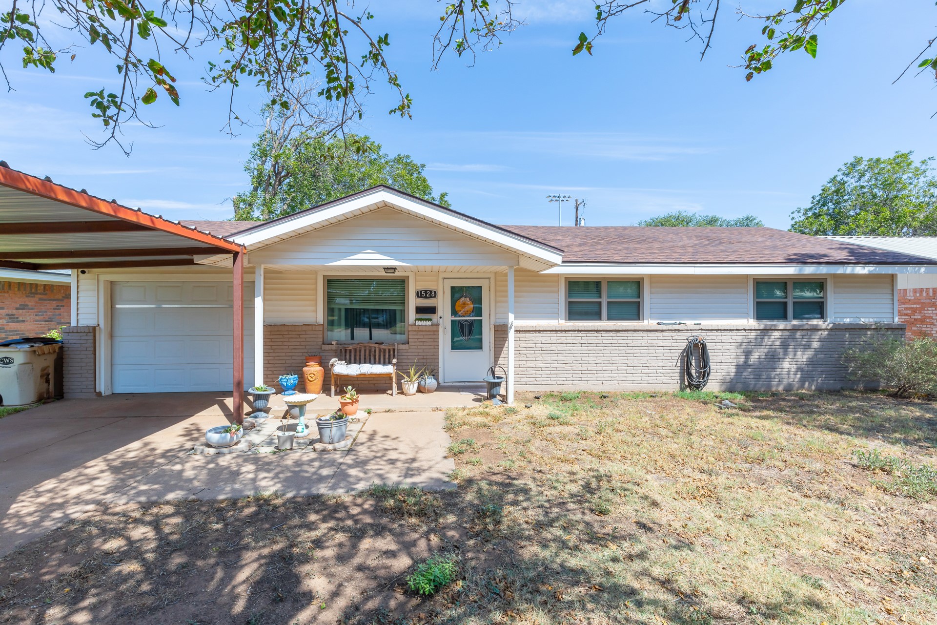 1528 Sunset Street — photo