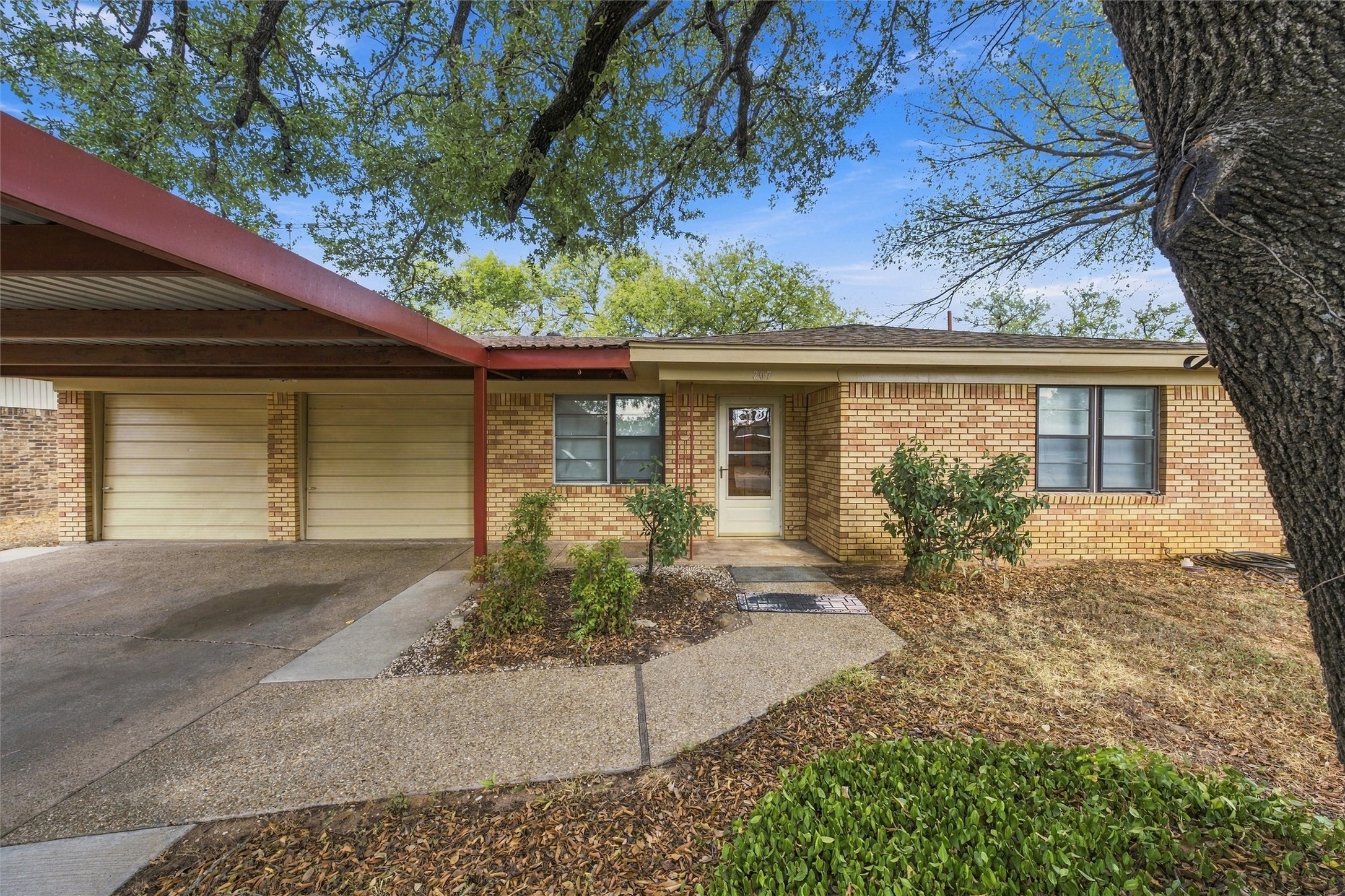 207 Cresthill Drive — photo