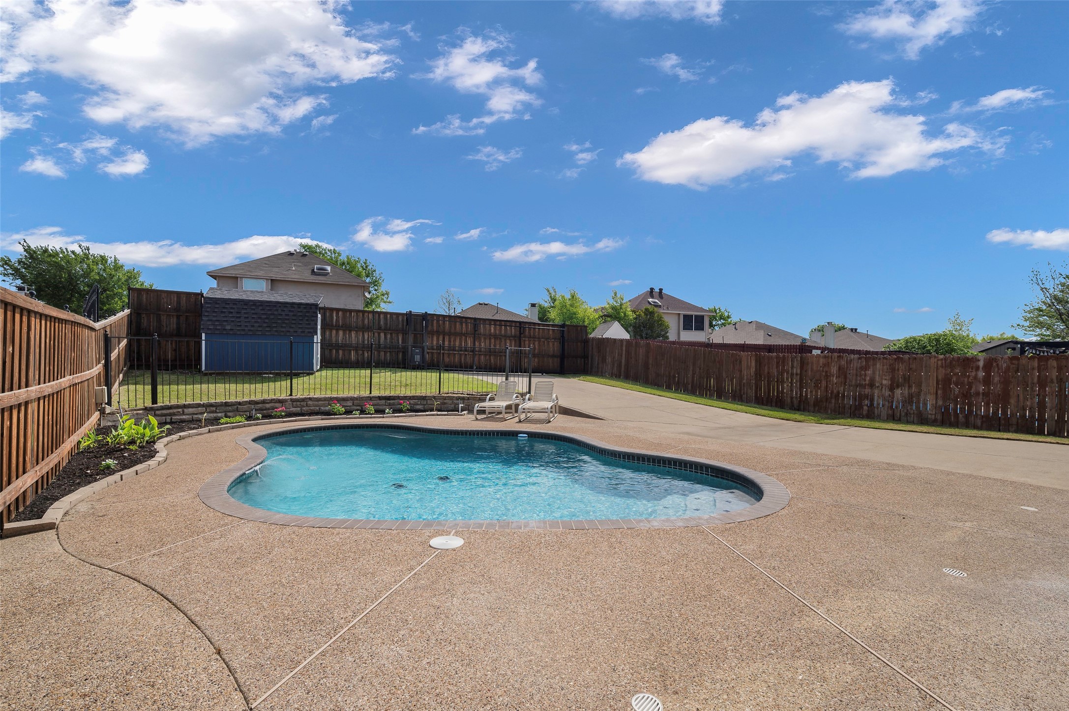 905 Elizabeth Drive — photo