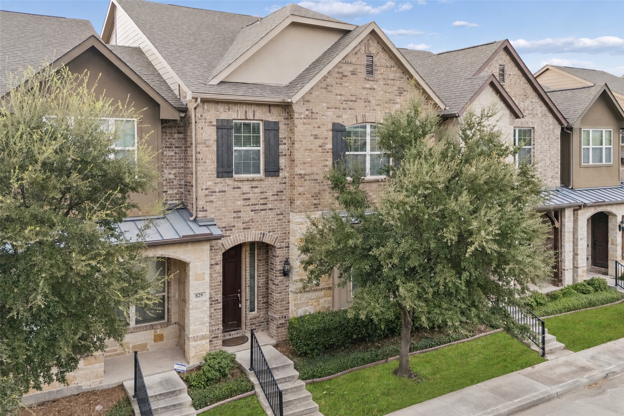 833 Rohan Drive — photo