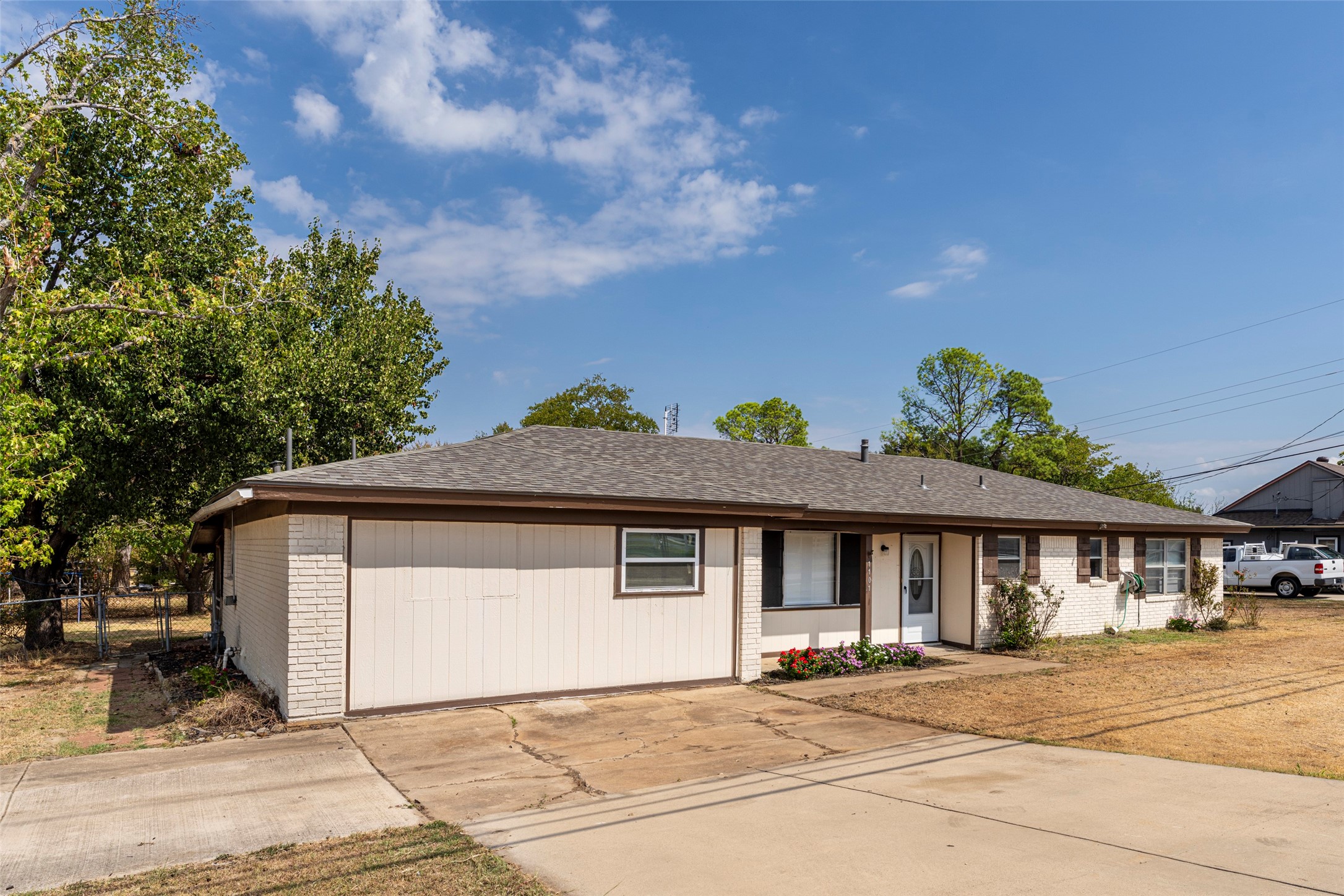 1101 Kennedale Sublett Road — photo