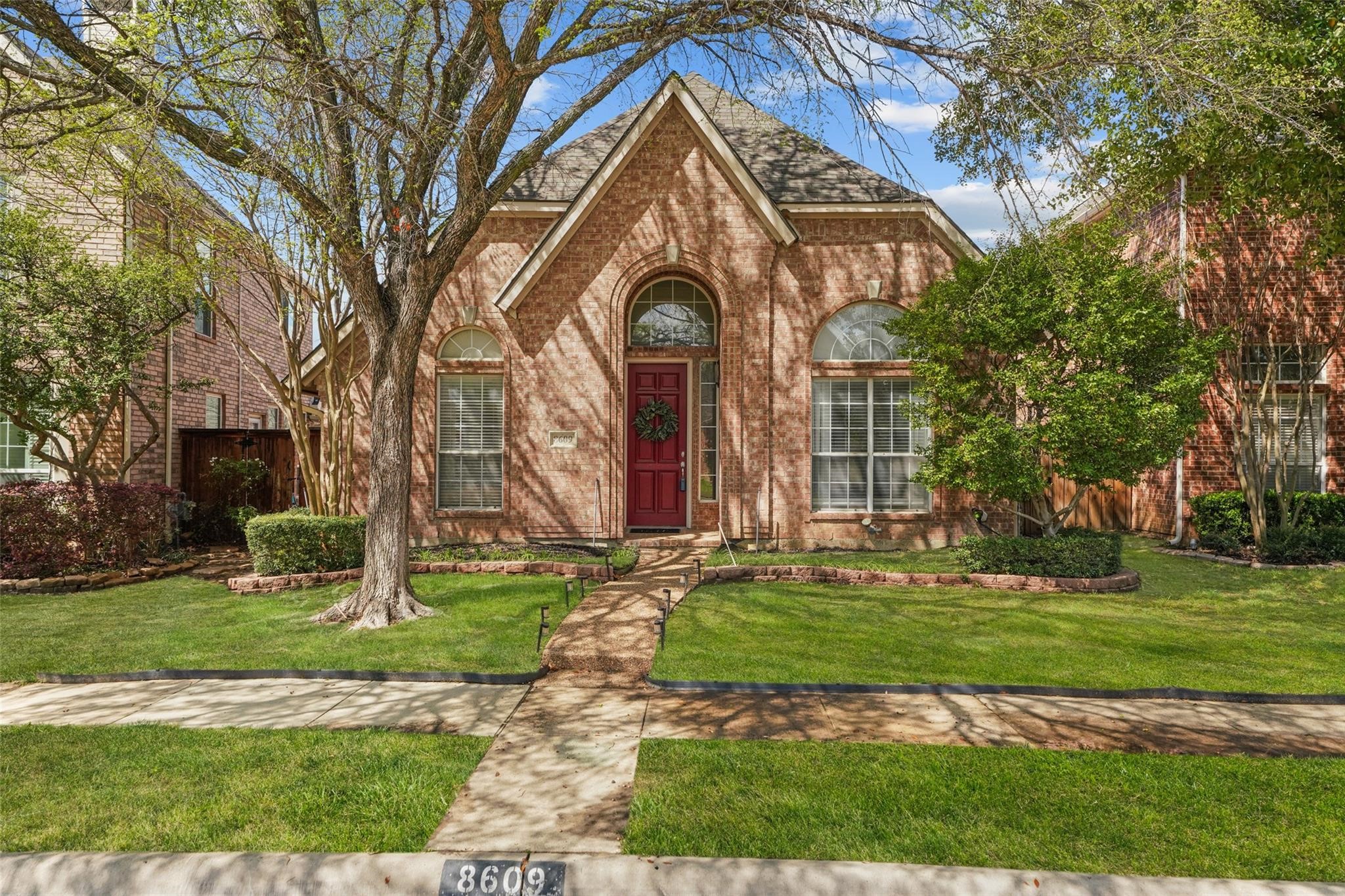 8609 Old Oak Drive — photo