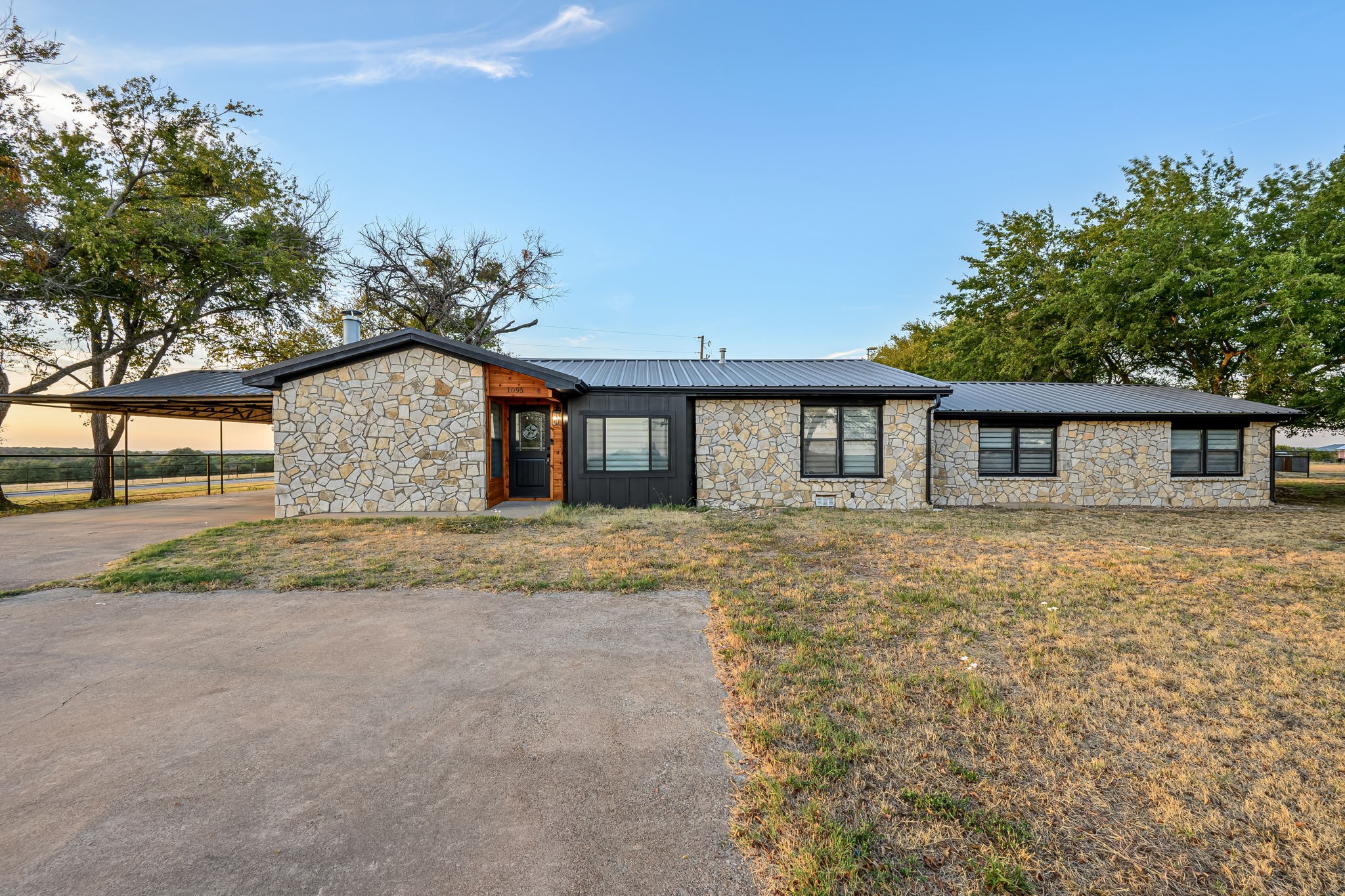 1095 County Road 407 — photo