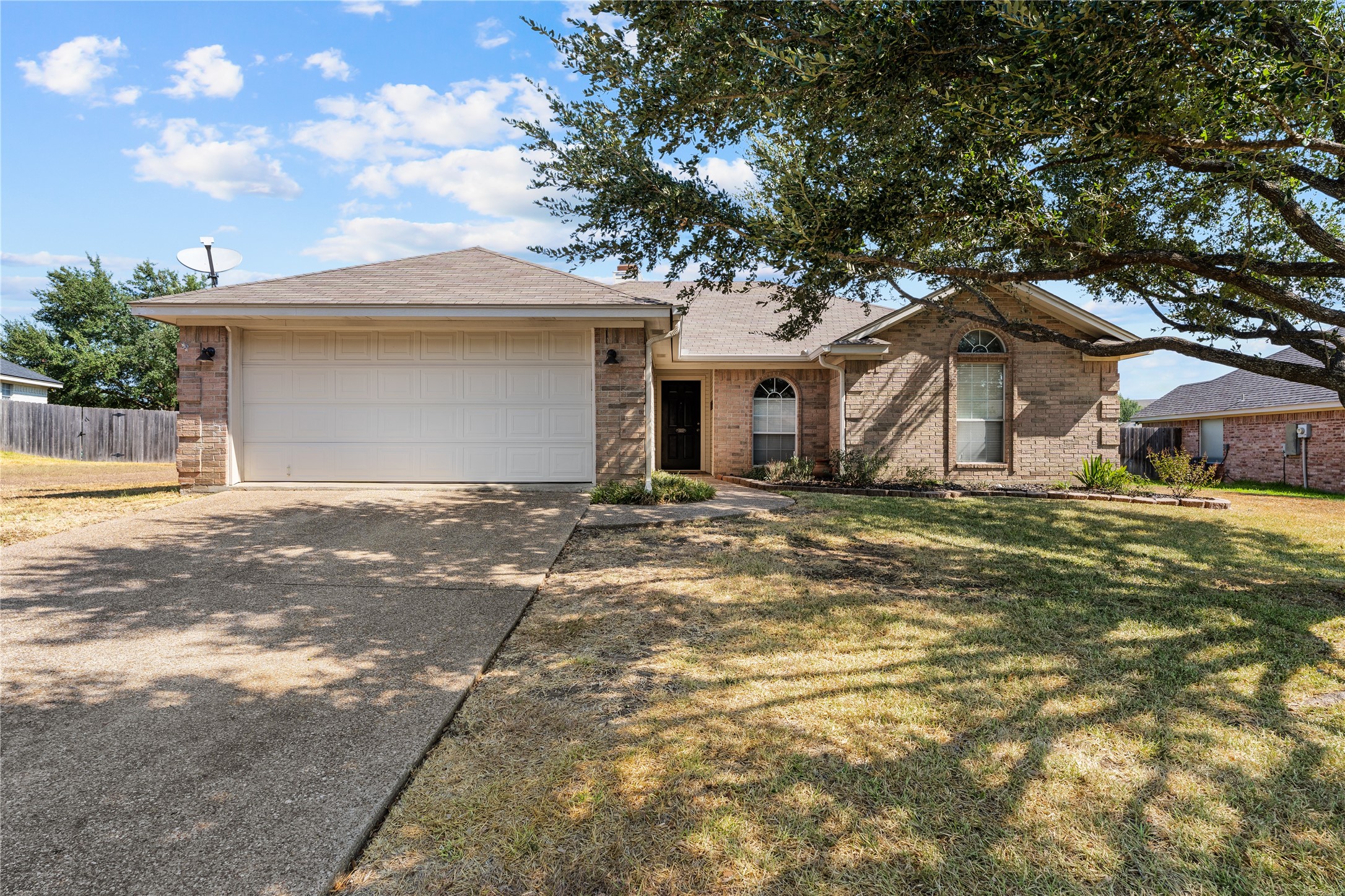 624 Willow Creek Drive — photo