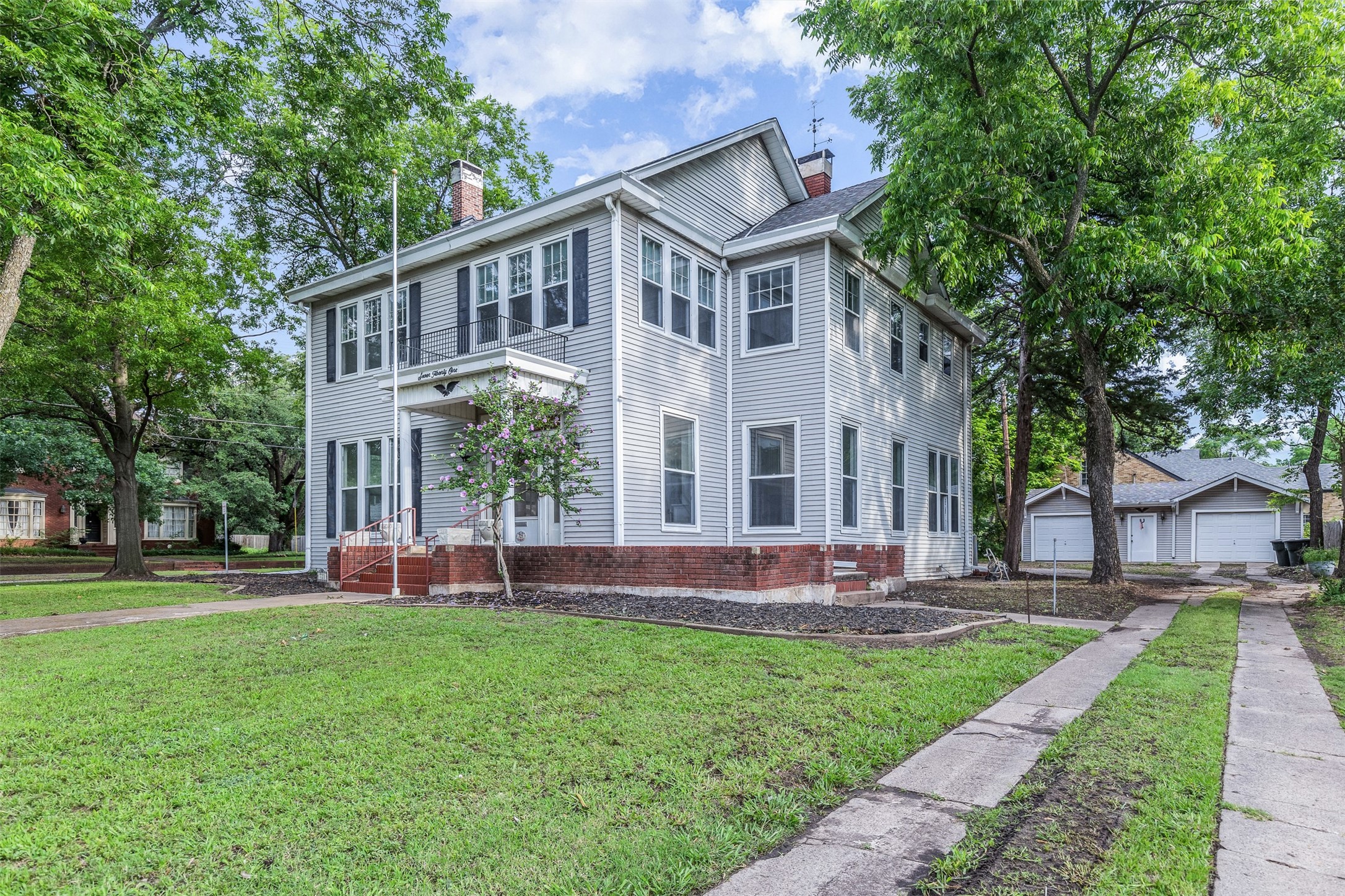 721 W Washington St. — photo