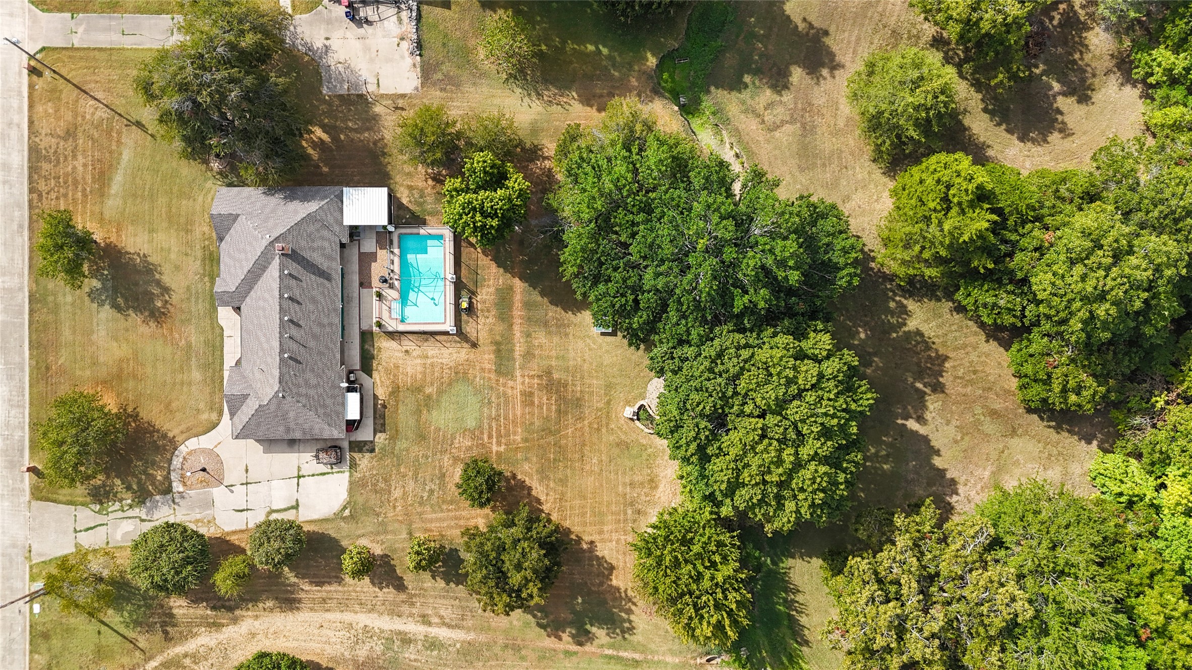 1315 Red Oak Circle — photo