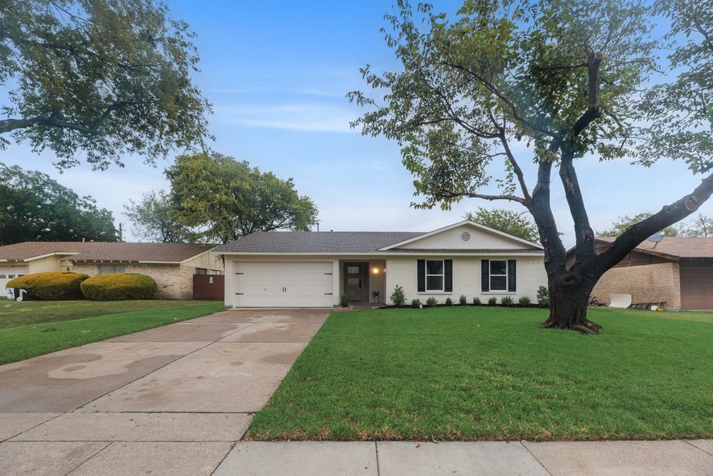 1215 Briarcove Drive — photo