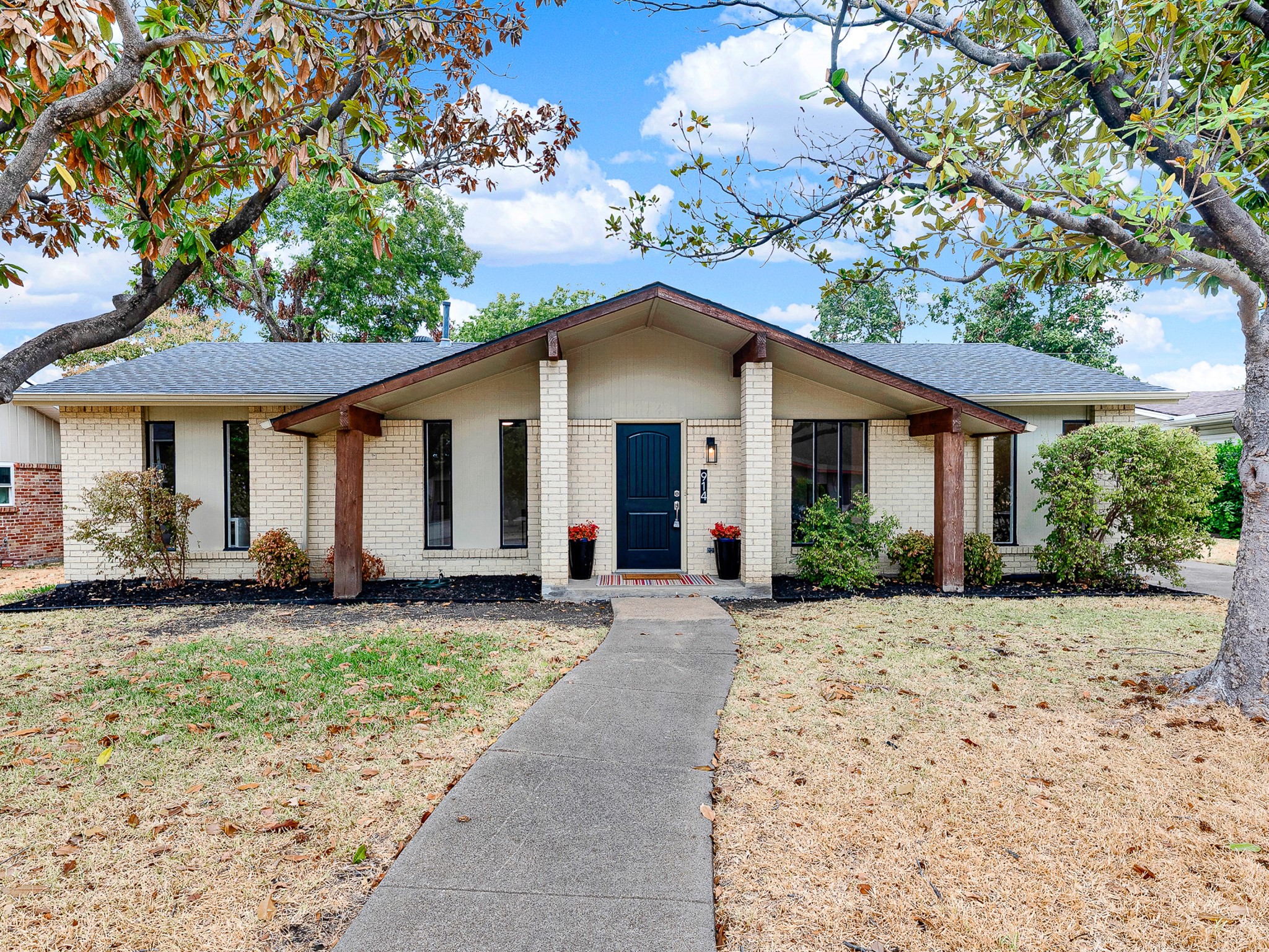 914 Prestwick Lane — photo