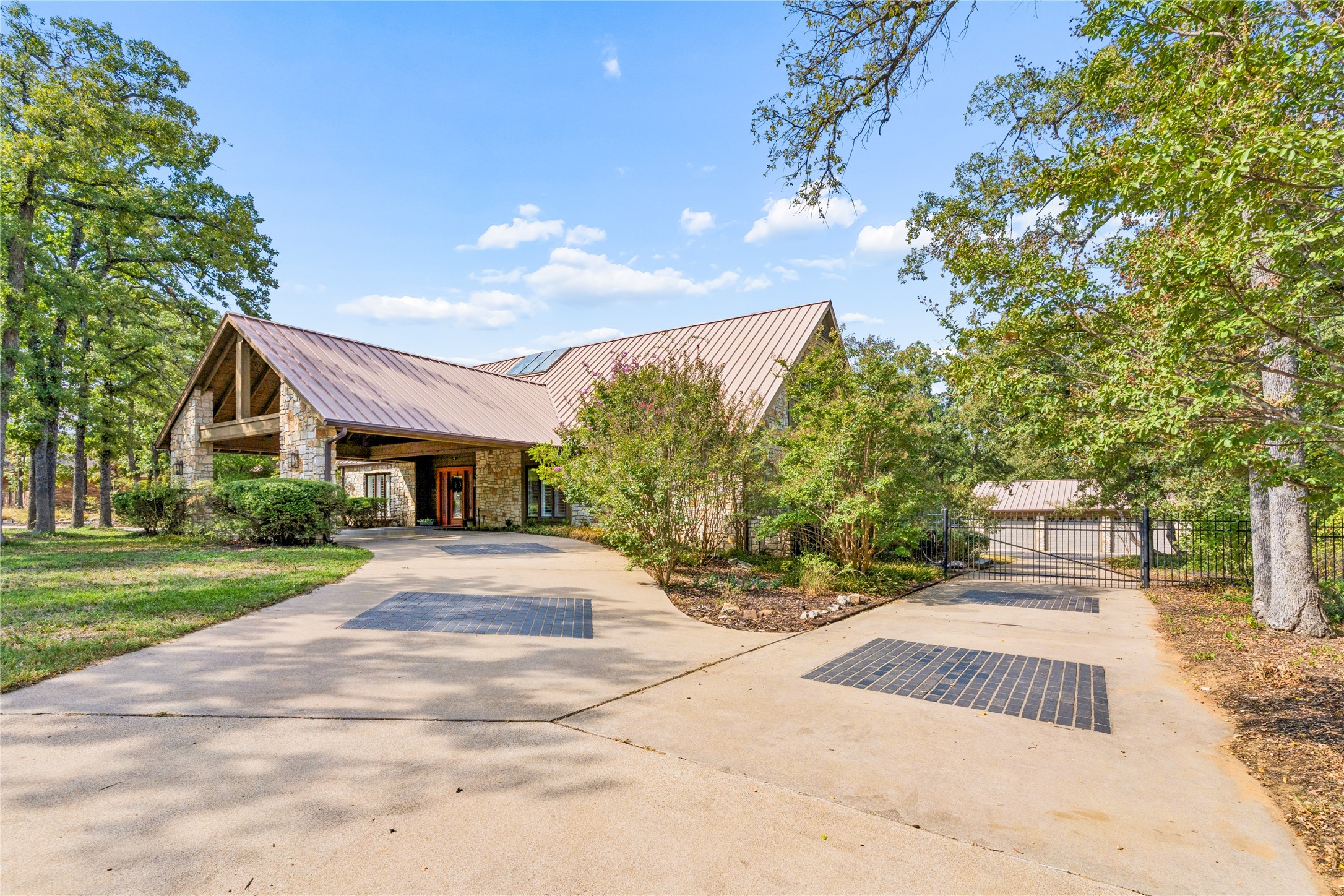 2717 Hartlee Court — photo
