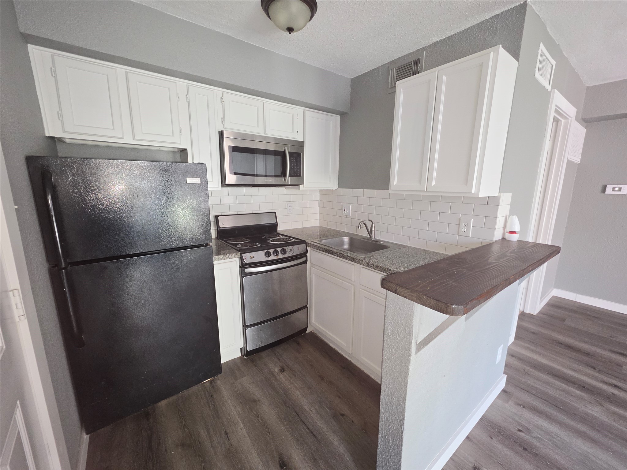 9801 Walnut Street 307 — photo