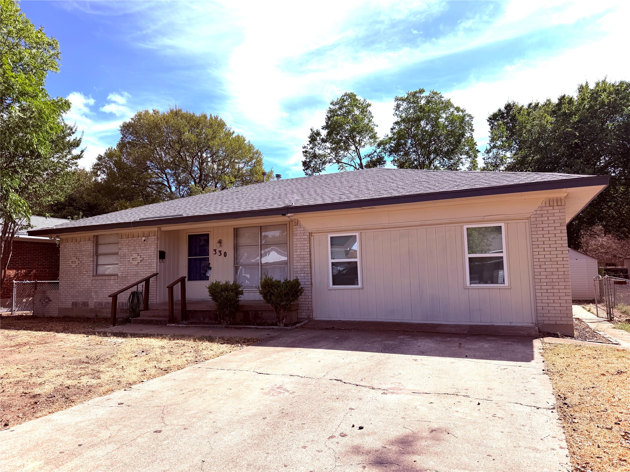 330 W Orange Street — photo