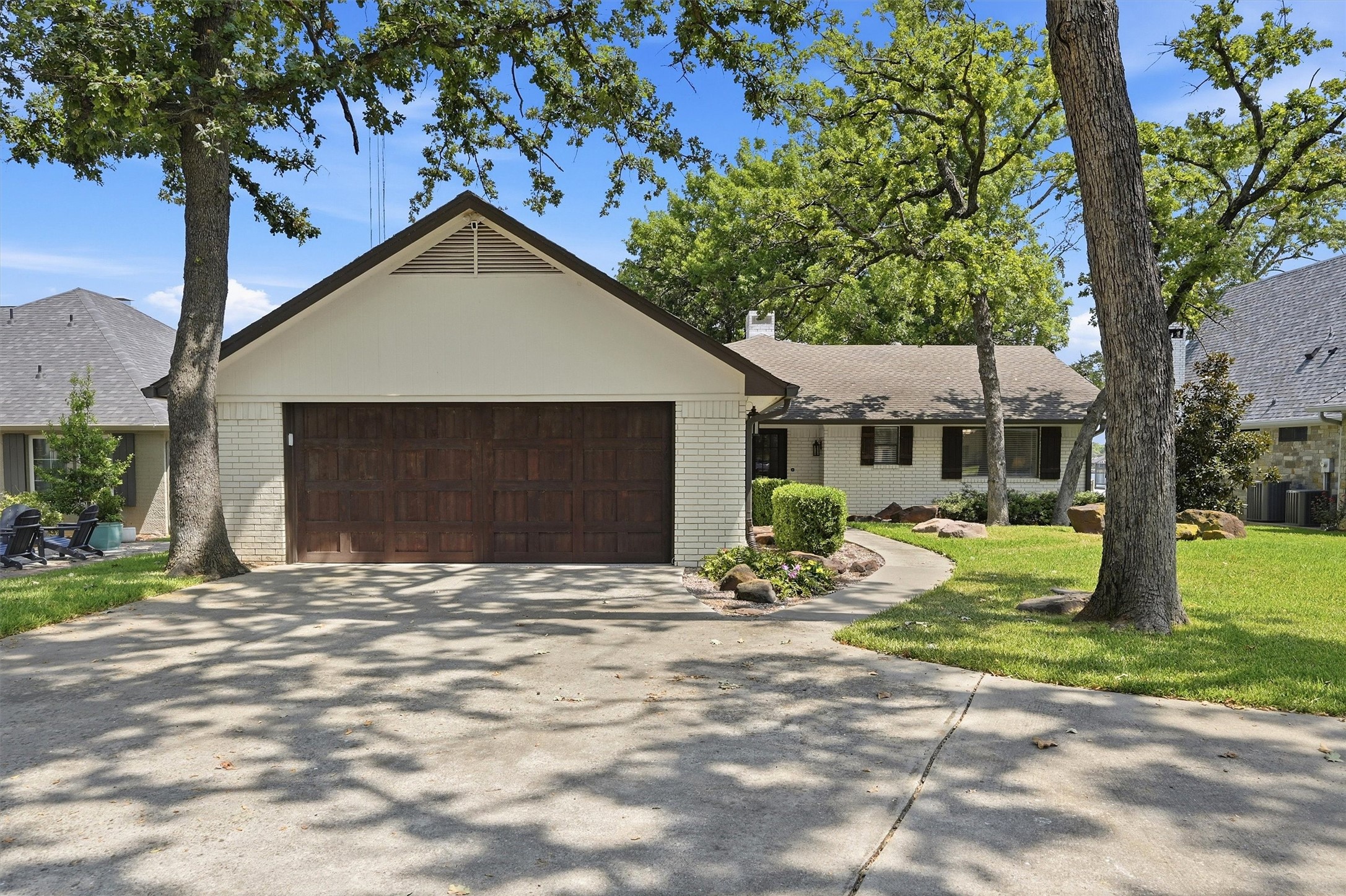 1011 Kiowa Drive W — photo