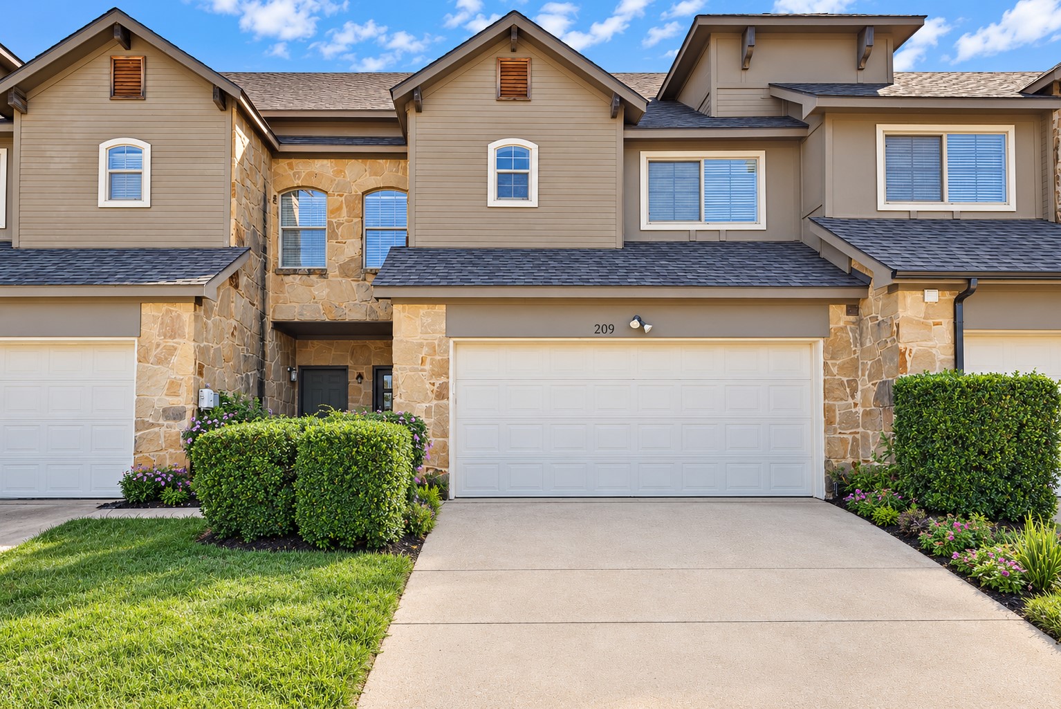 209 Wooded Glen Court — photo
