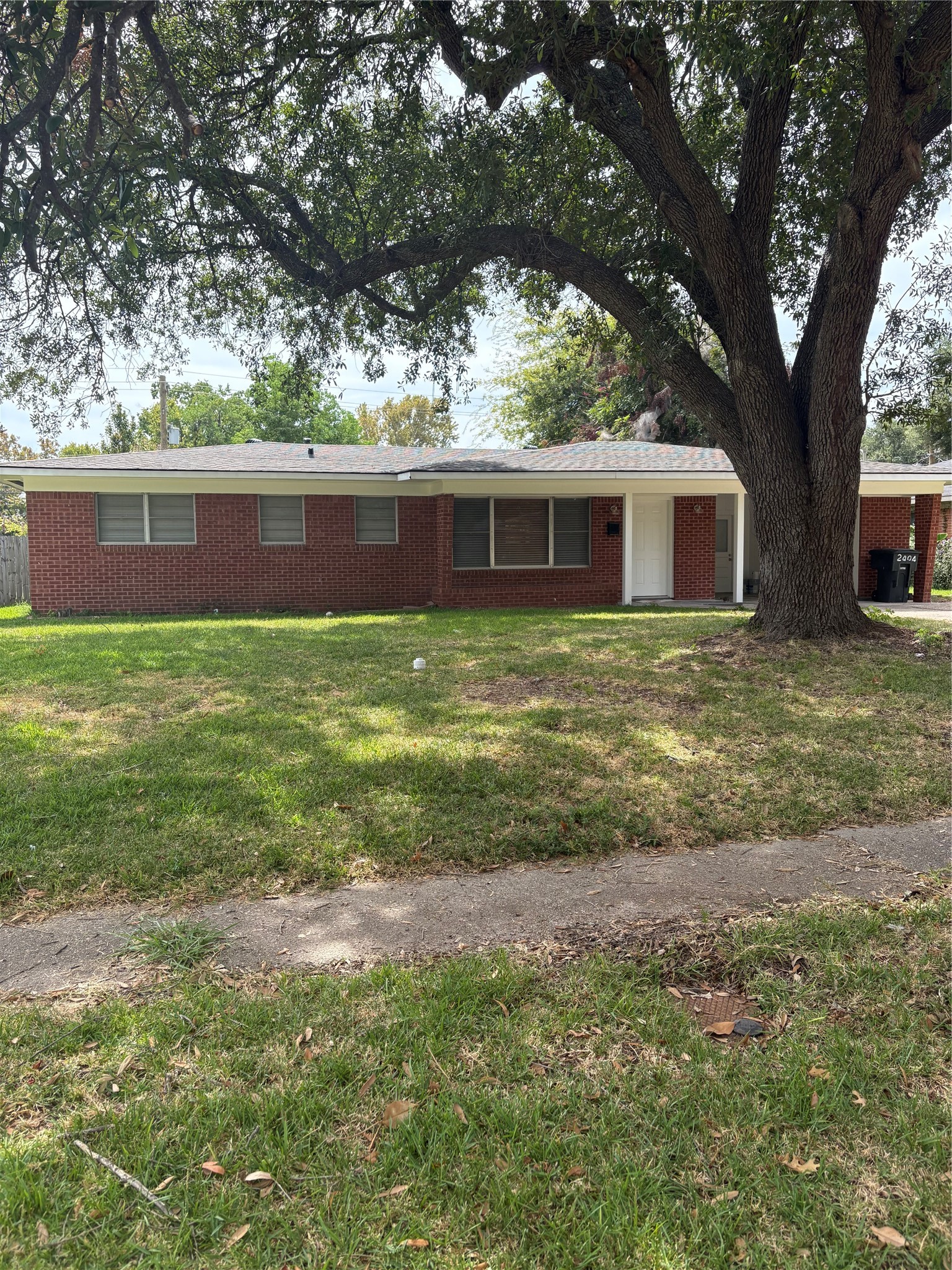 2404 Waverly — photo